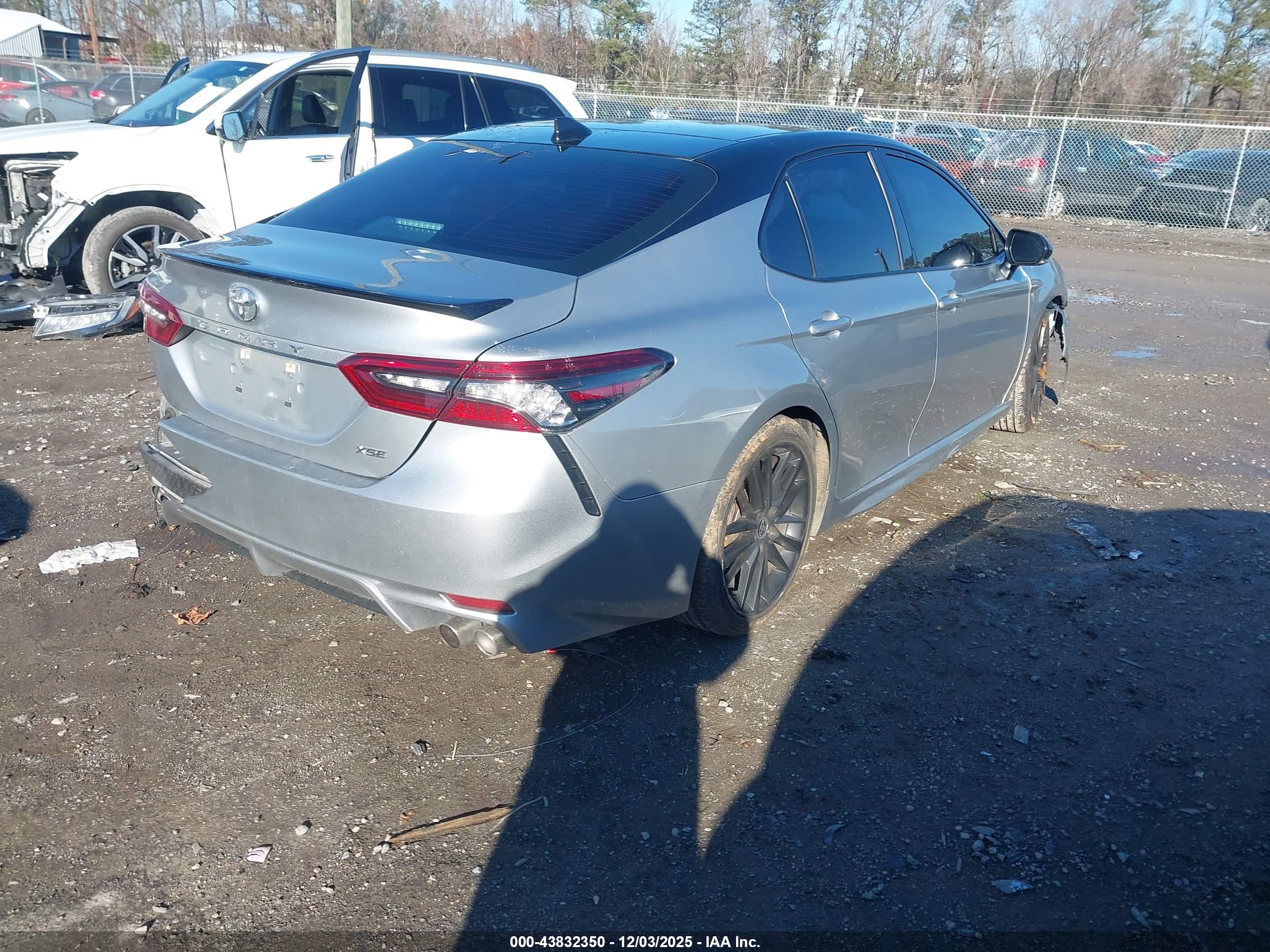 TOYOTA CAMRY image 4