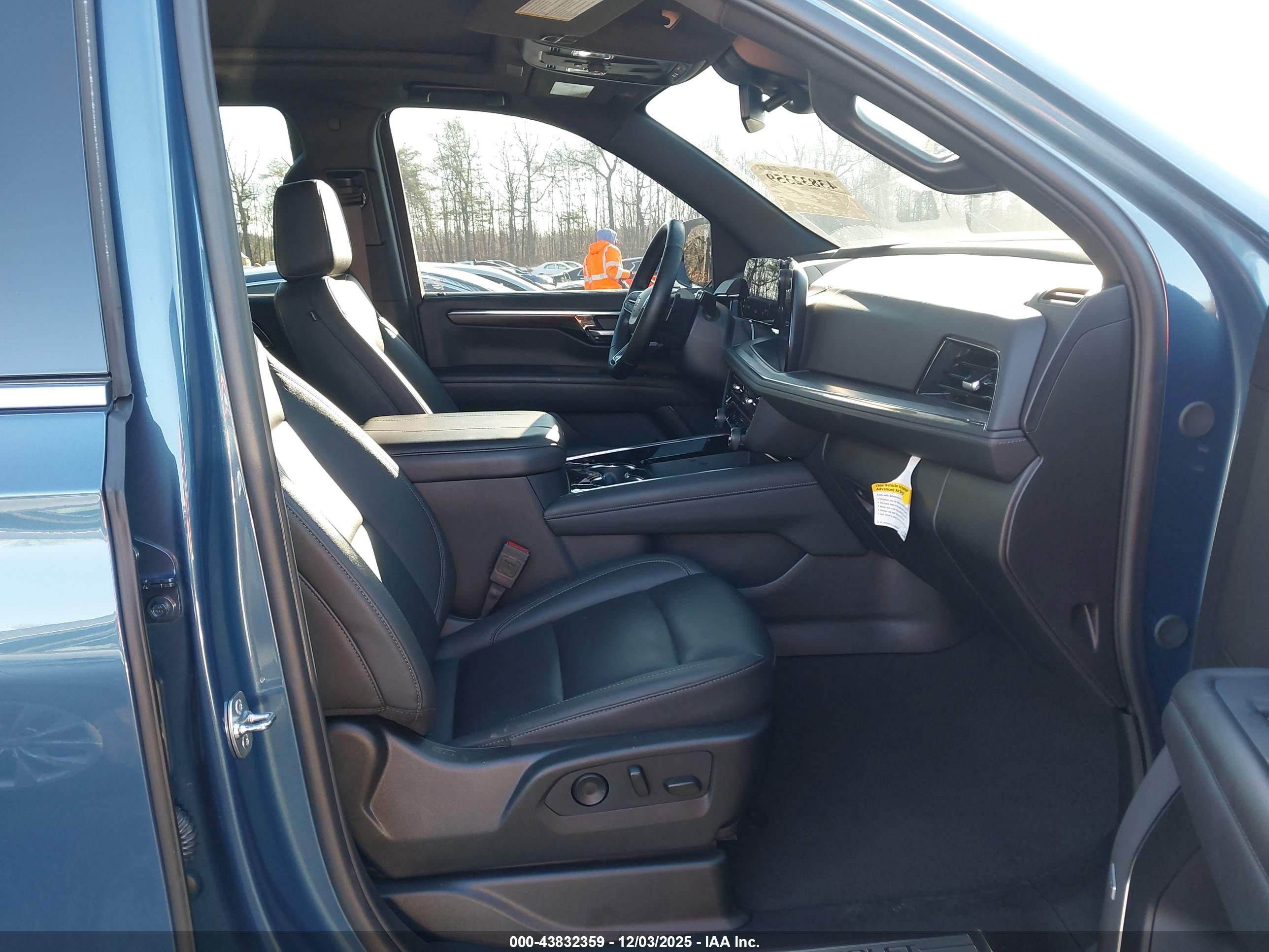 CHEVROLET TAHOE image 5