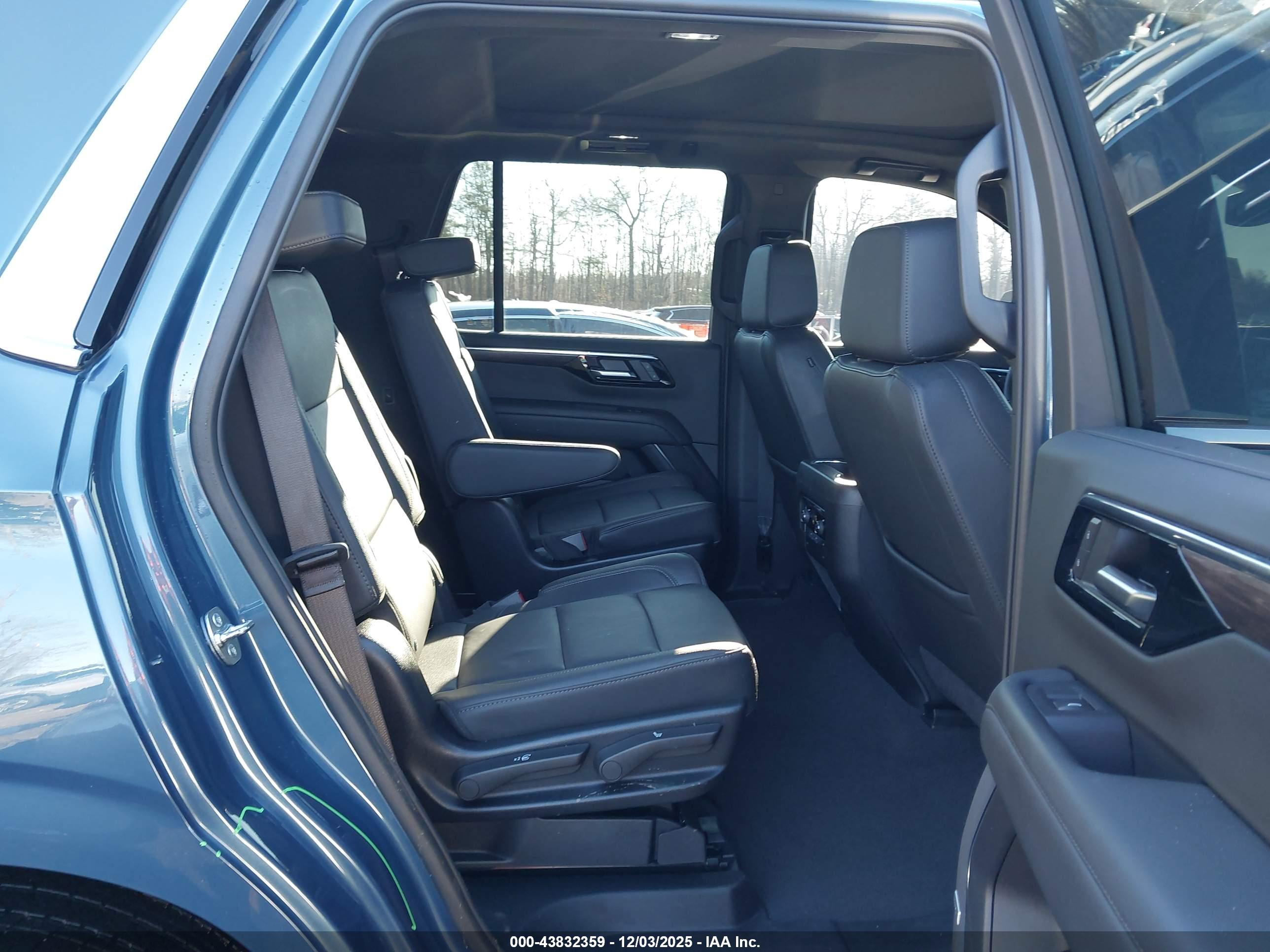 CHEVROLET TAHOE image 8