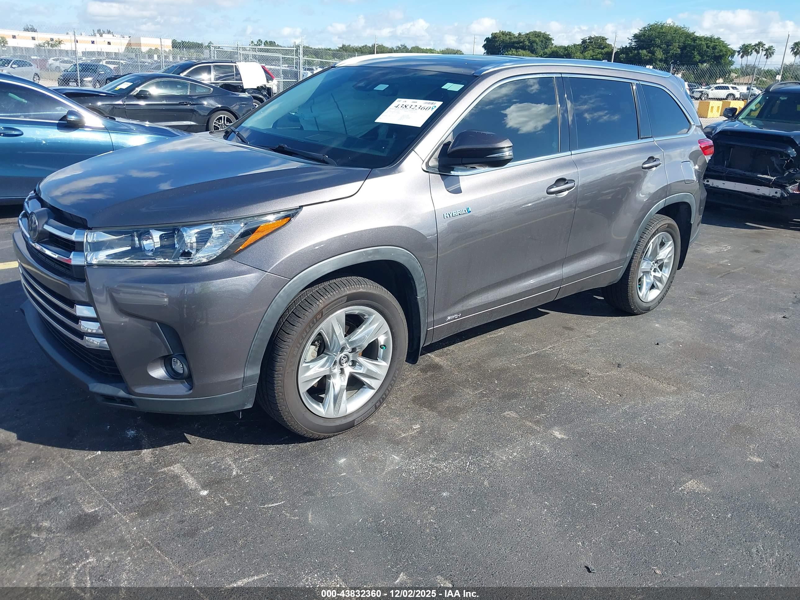 TOYOTA HIGHLANDER image 2