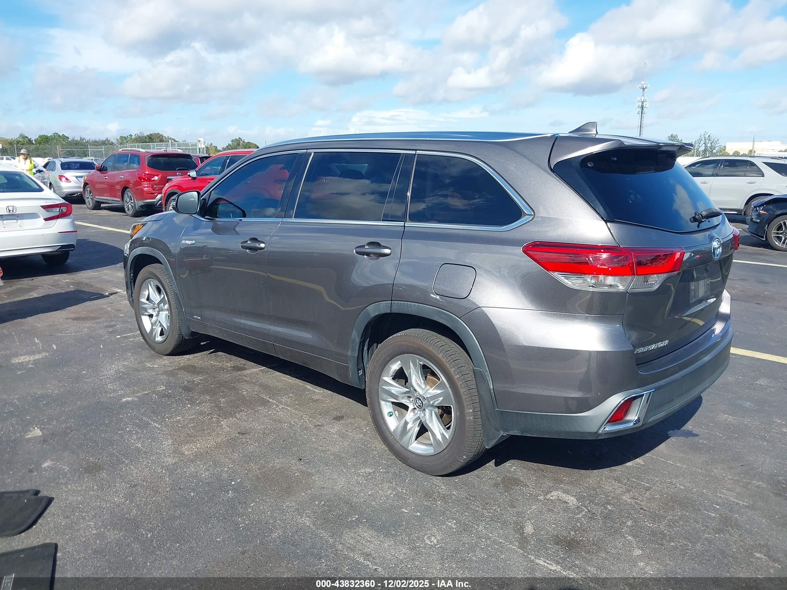 TOYOTA HIGHLANDER image 3