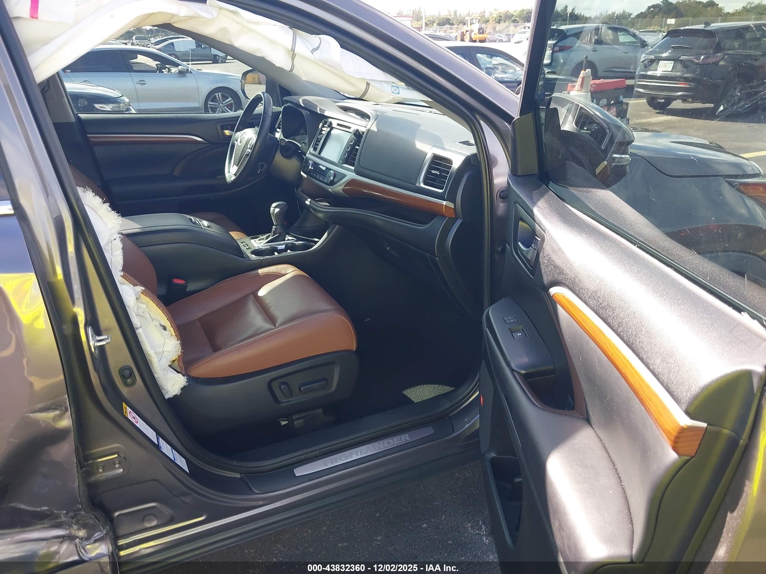 TOYOTA HIGHLANDER image 5