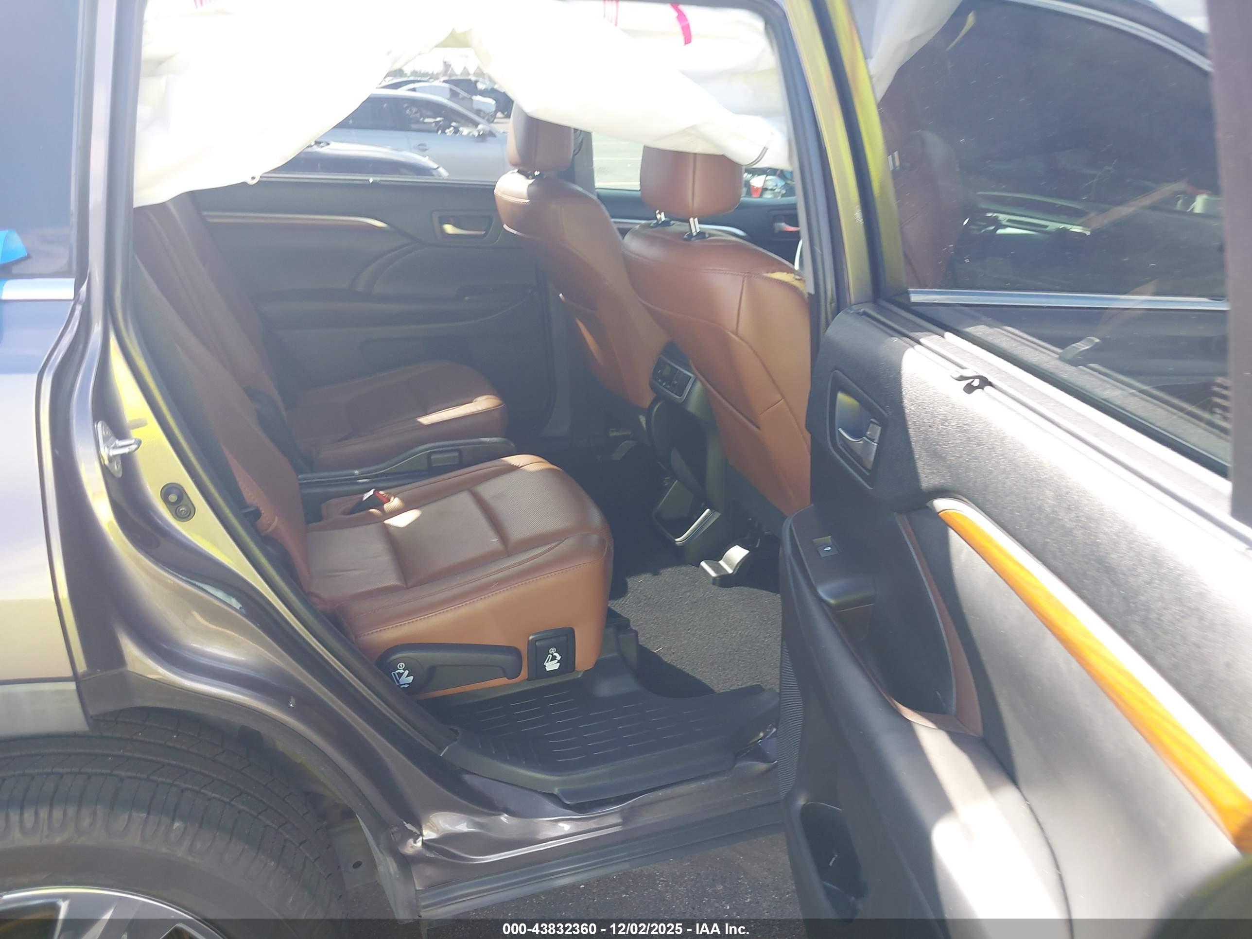 TOYOTA HIGHLANDER image 8