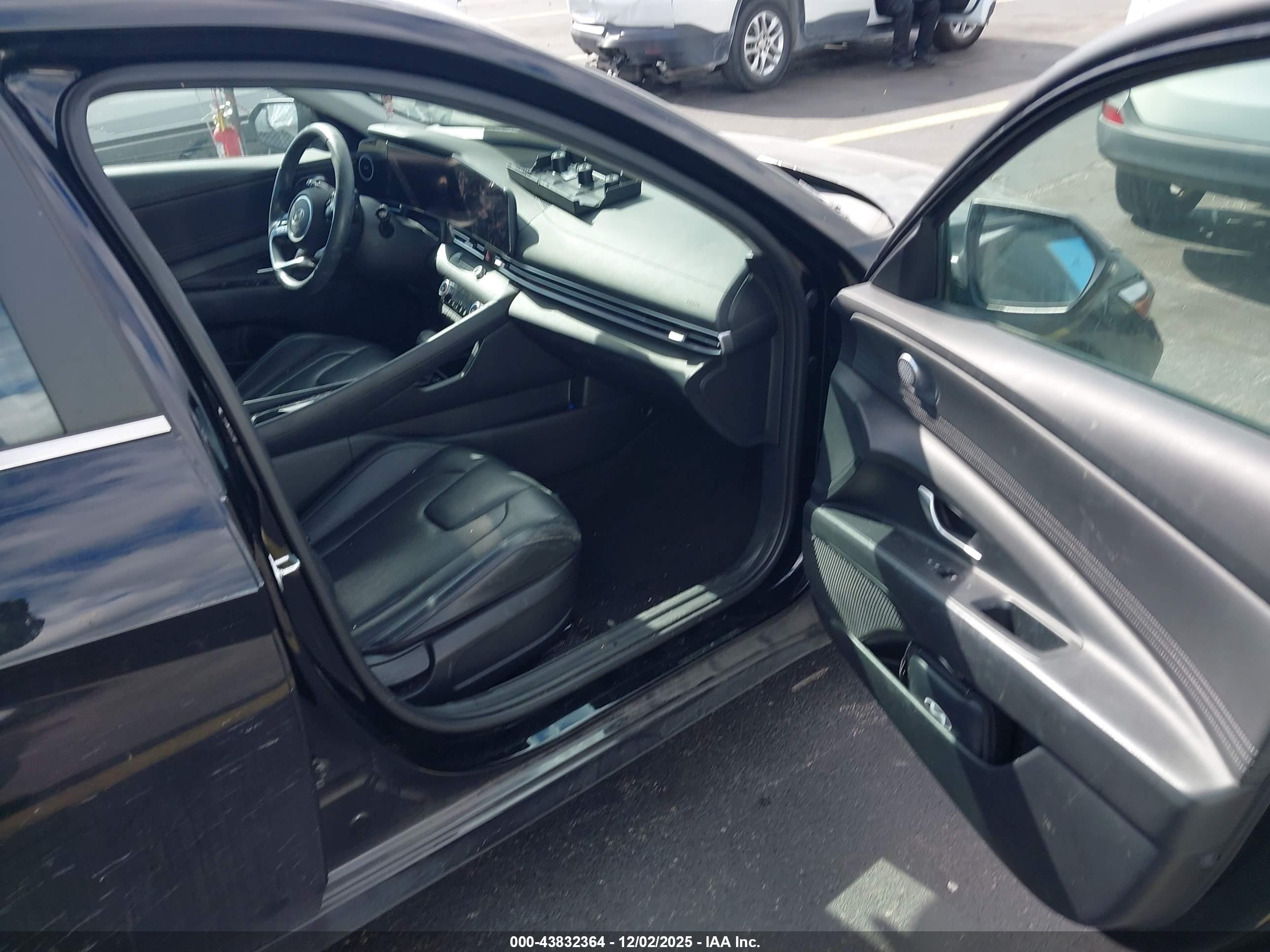 HYUNDAI ELANTRA image 5