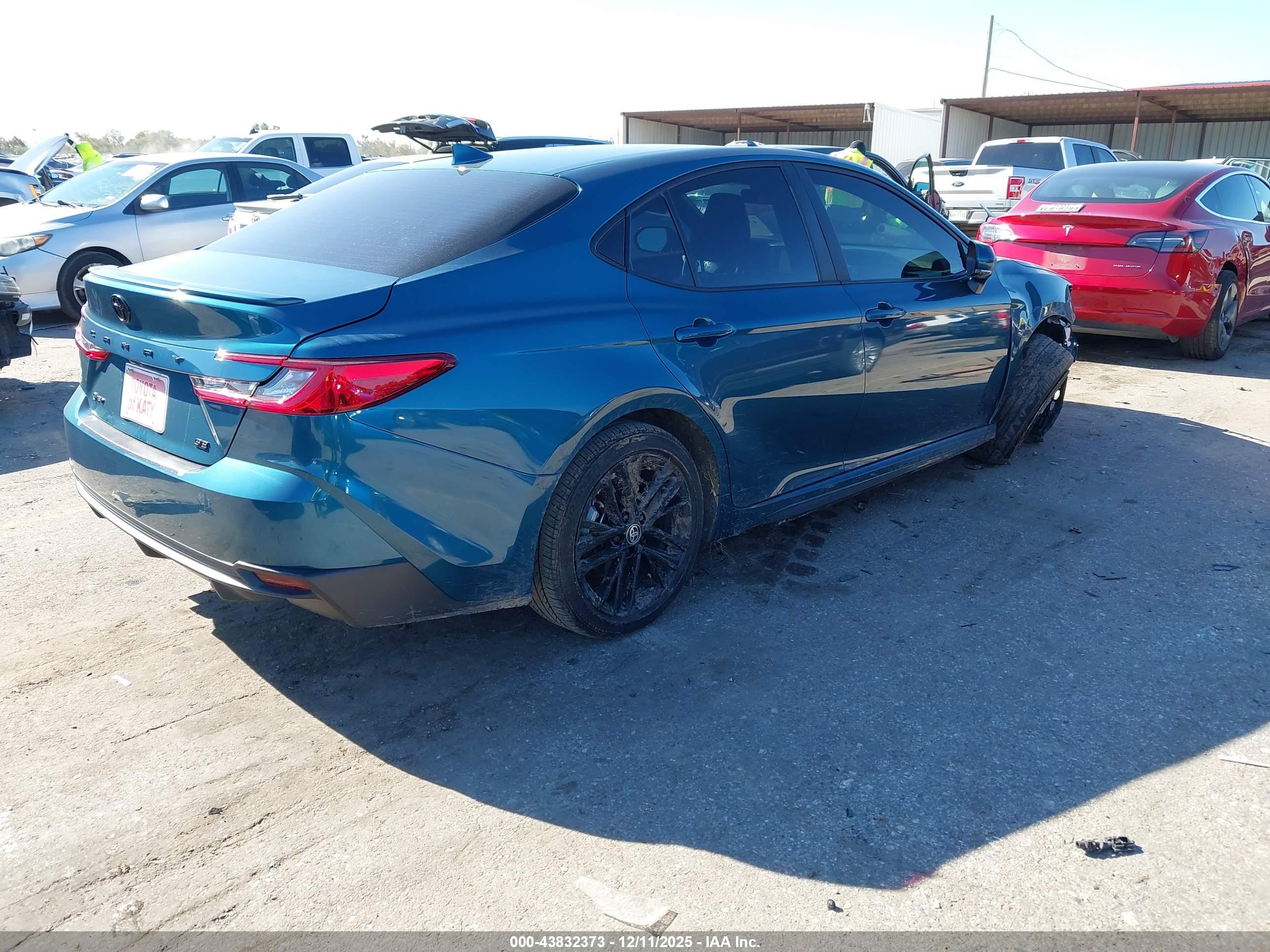 TOYOTA CAMRY image 4