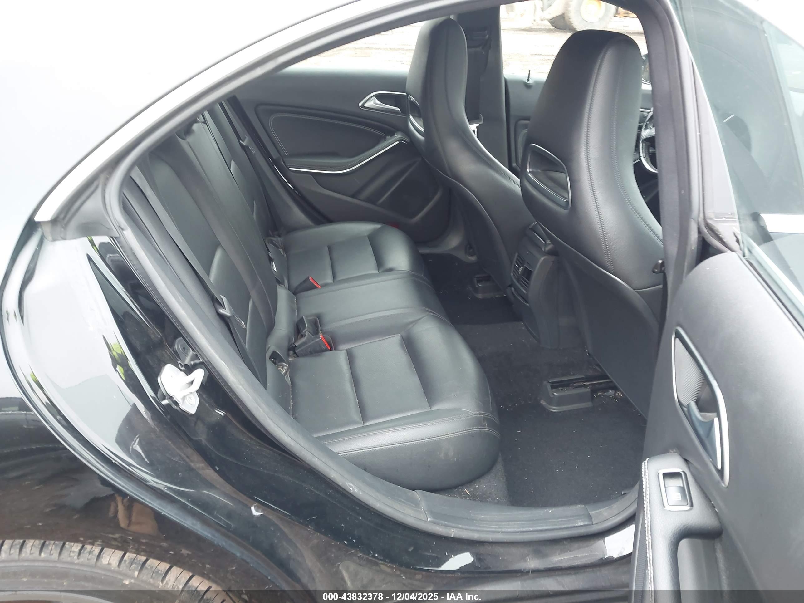 MERCEDES-BENZ CLA image 8