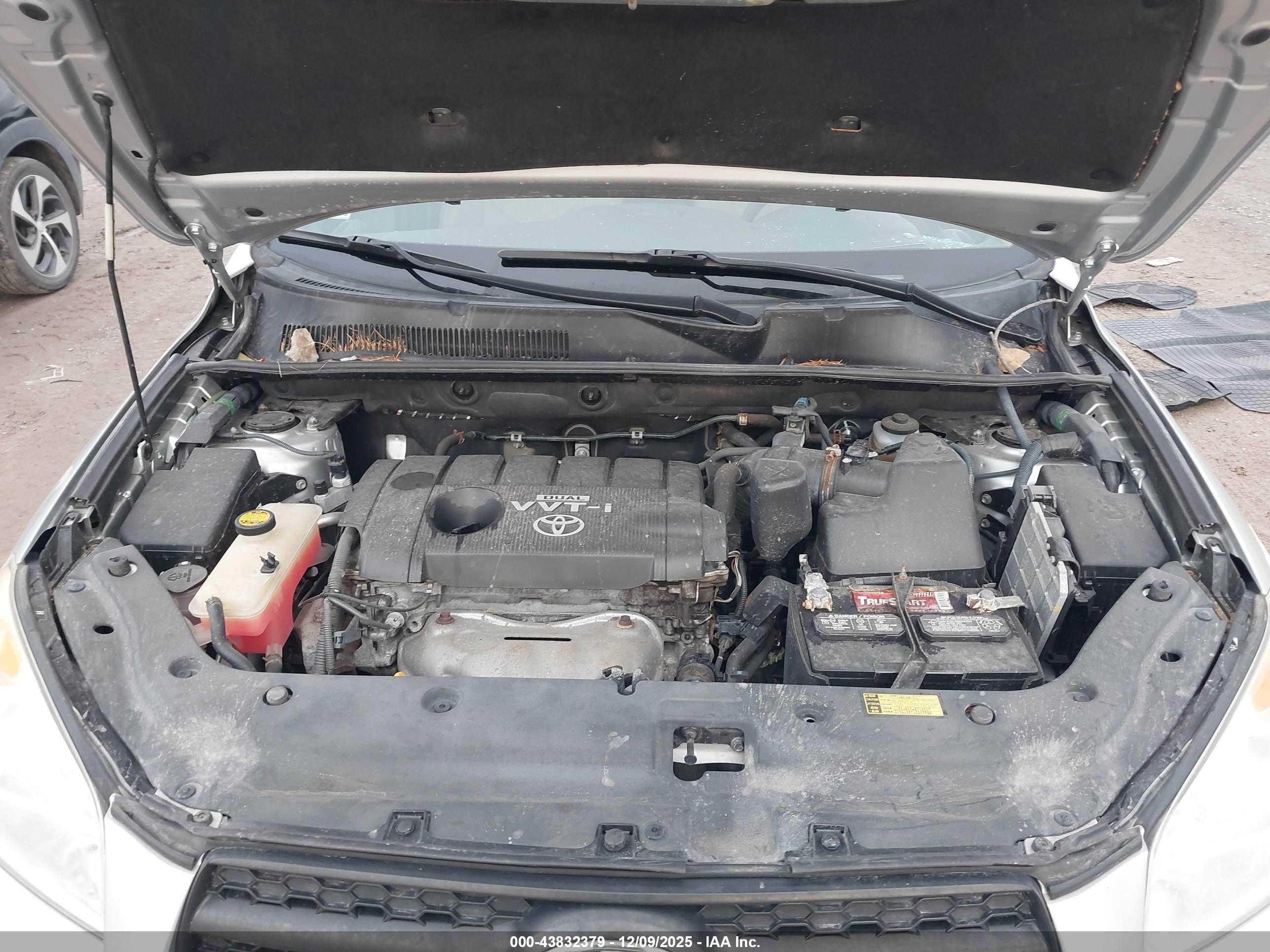 TOYOTA RAV4 image 10