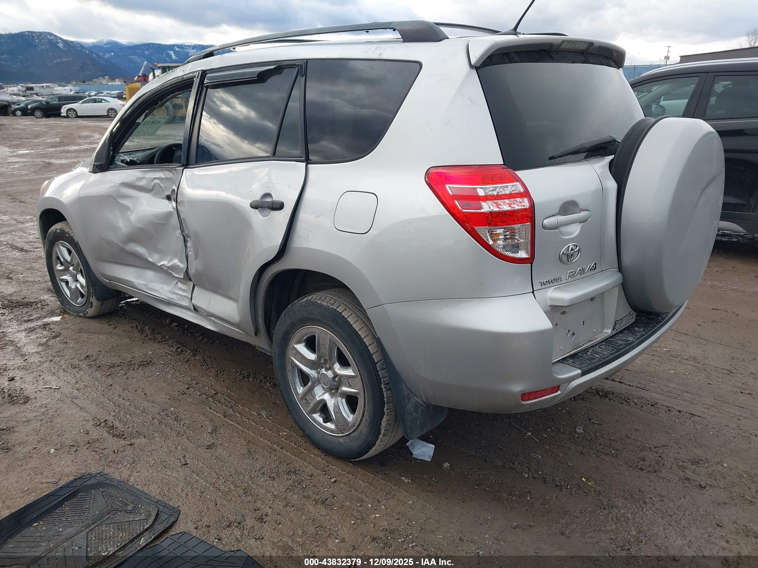 TOYOTA RAV4 image 3