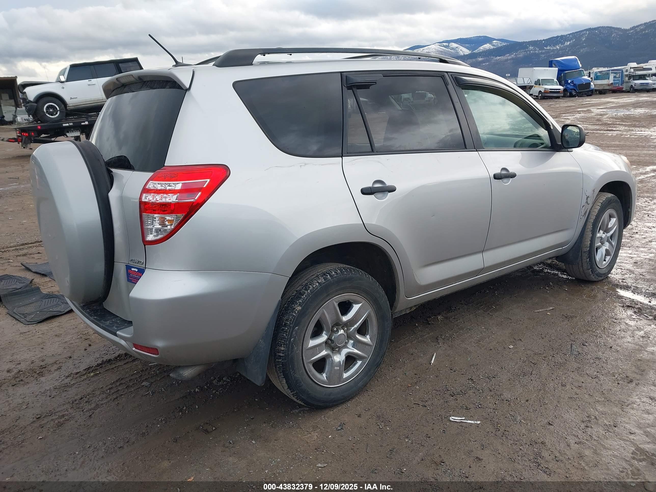 TOYOTA RAV4 image 4