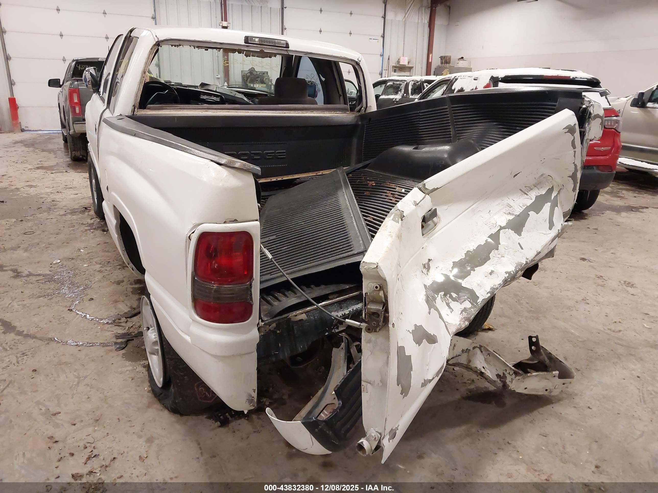 DODGE RAM image 6