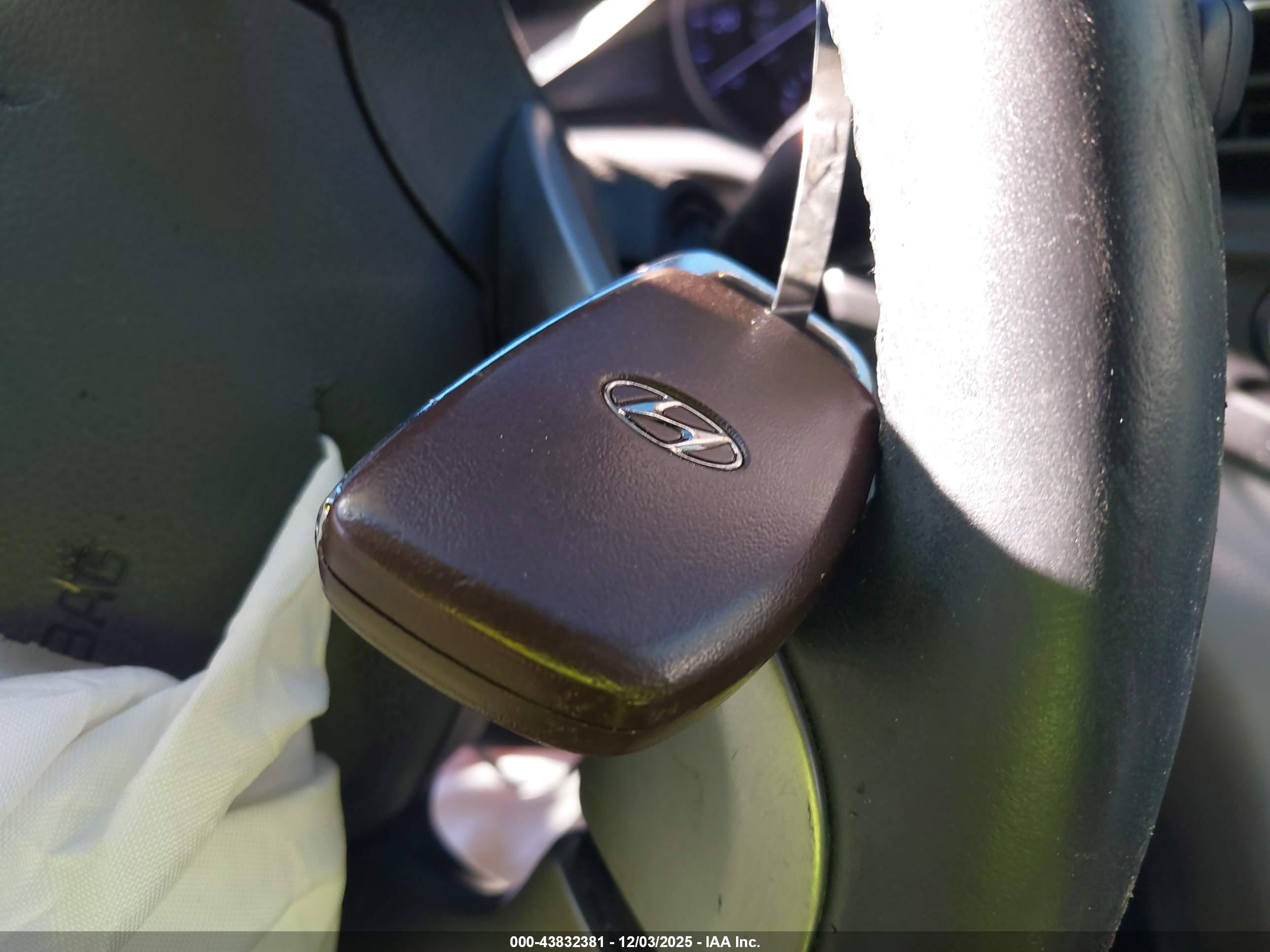 HYUNDAI ELANTRA image 11