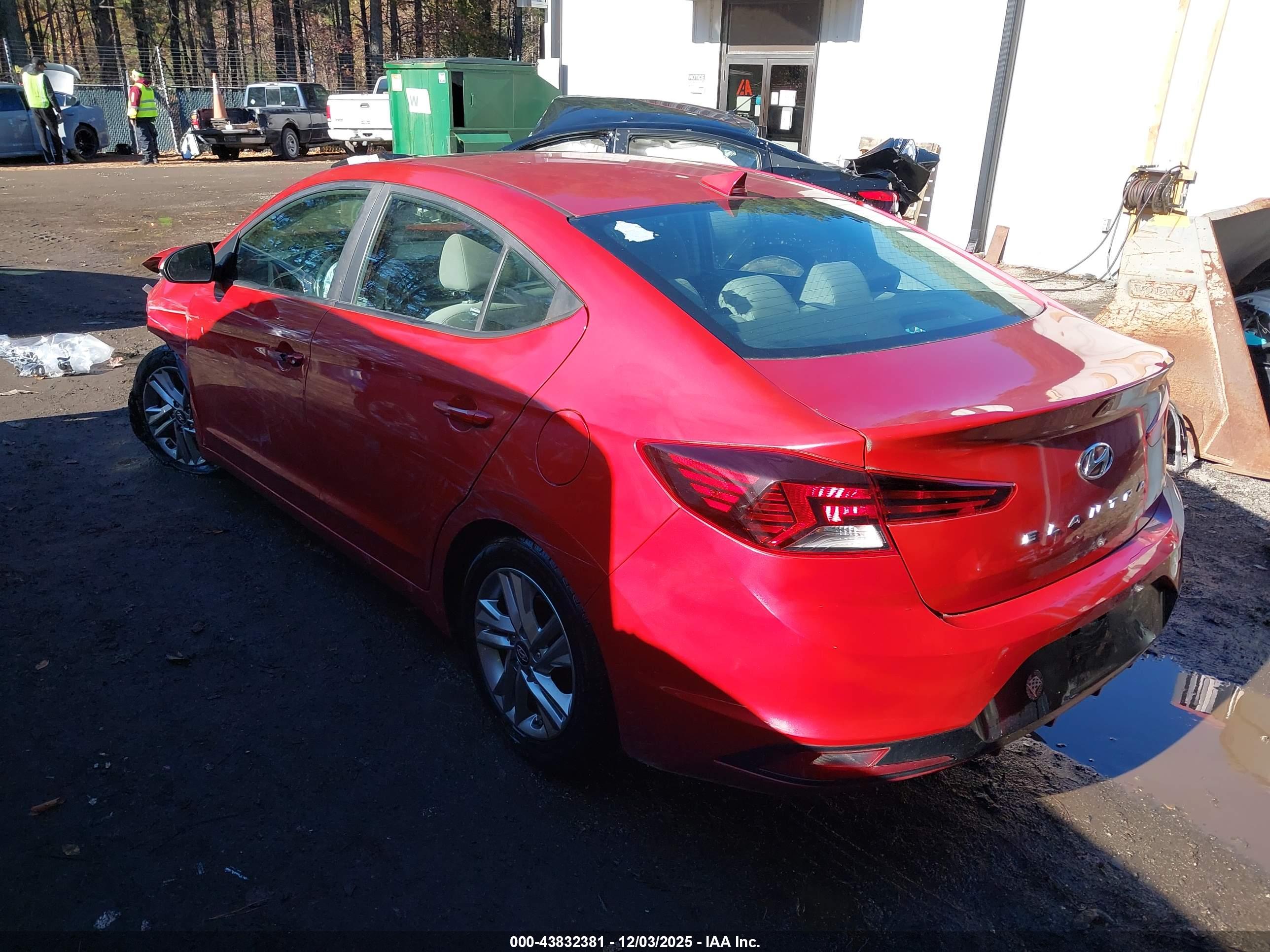 HYUNDAI ELANTRA image 3
