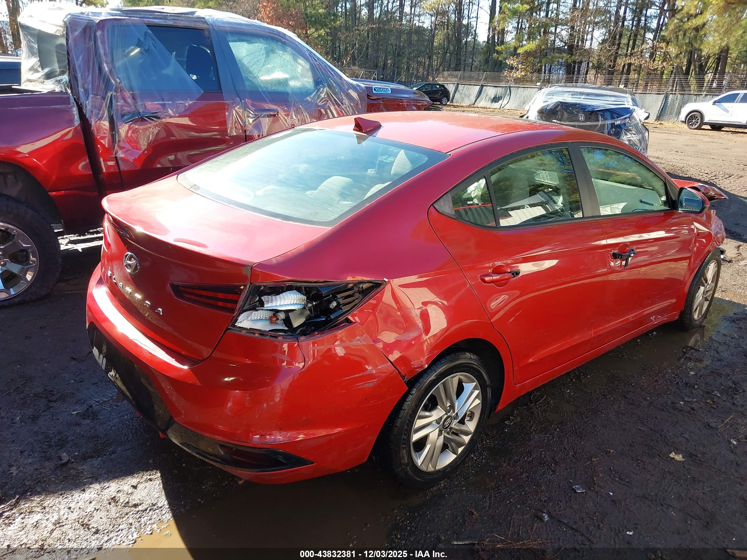 HYUNDAI ELANTRA image 4