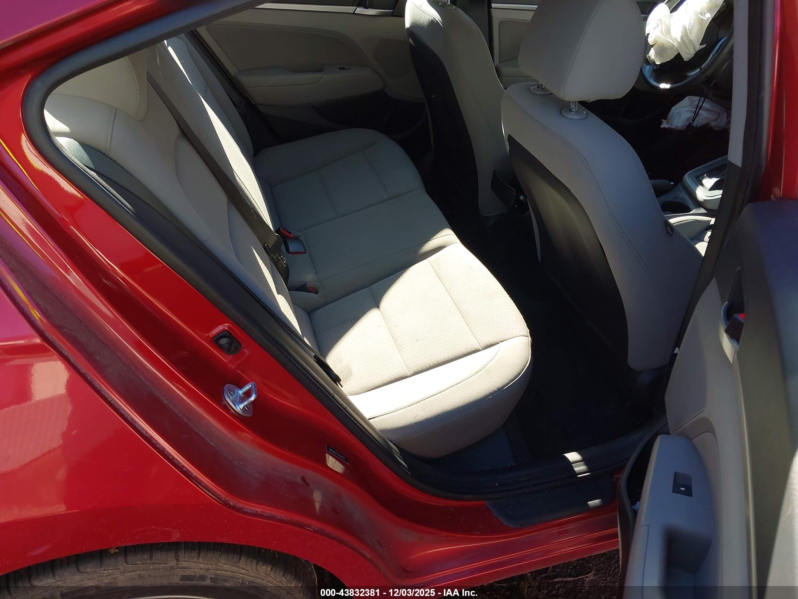HYUNDAI ELANTRA image 8