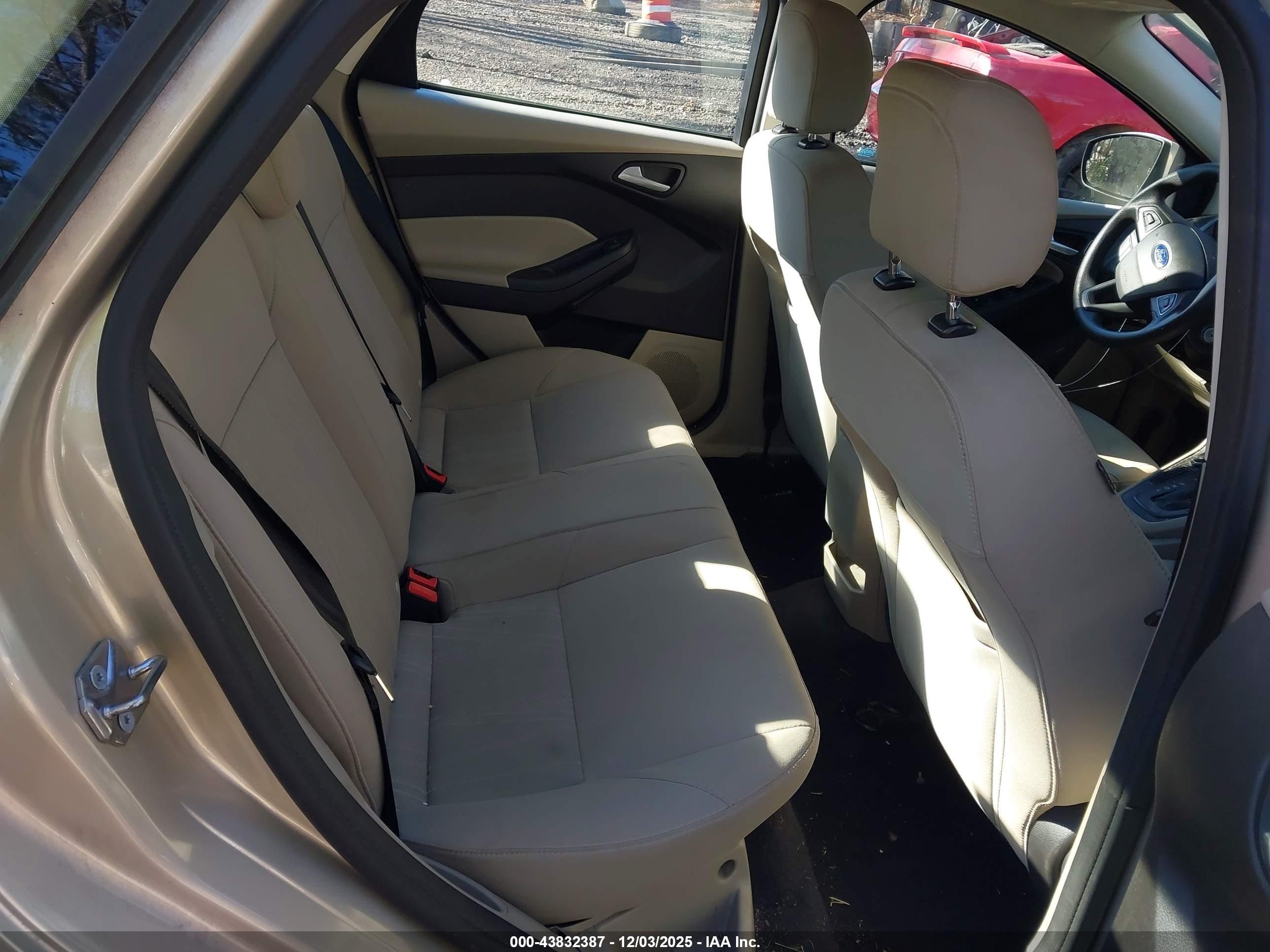 FORD FOCUS image 8