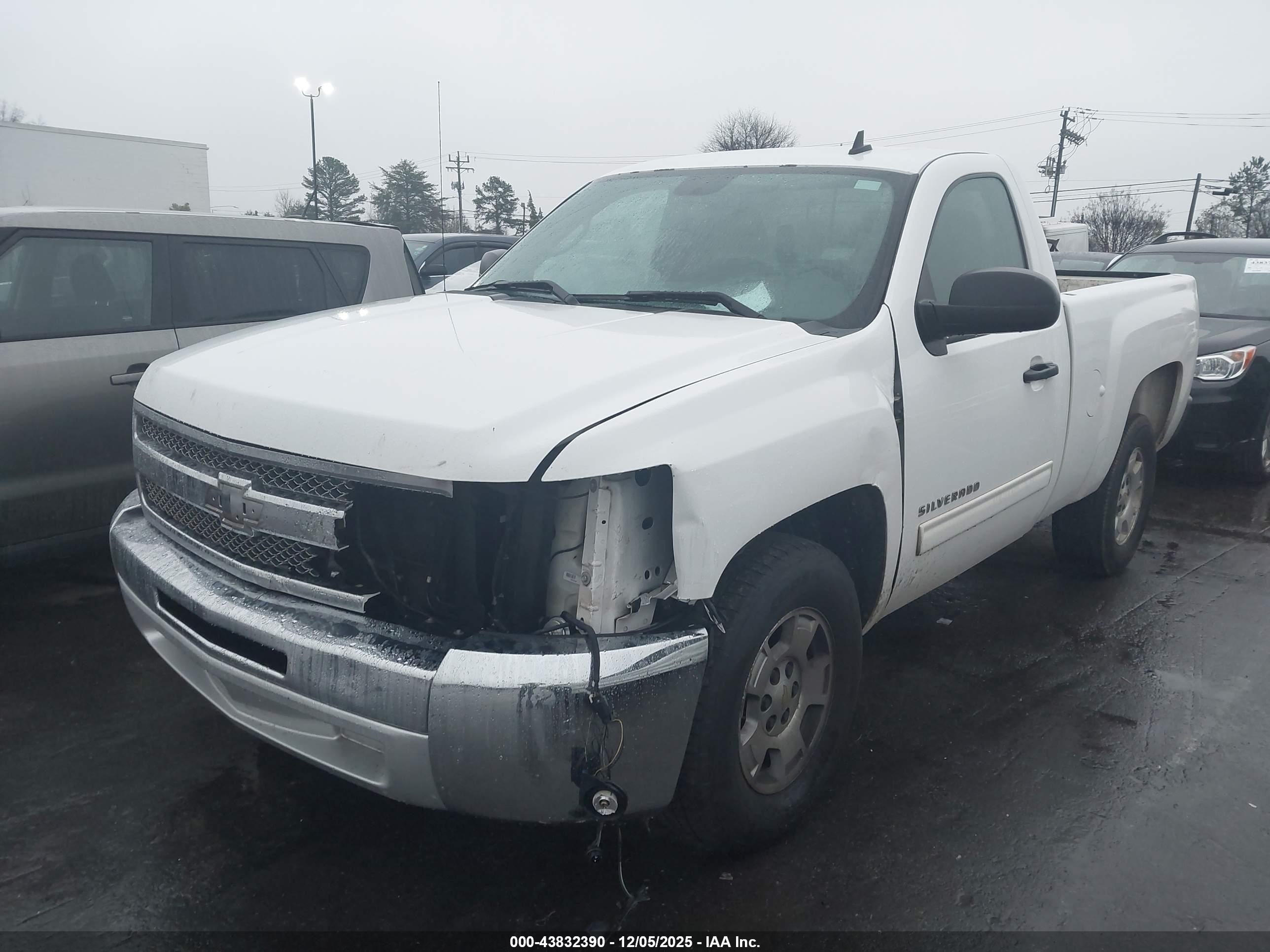 CHEVROLET SILVERADO image 2