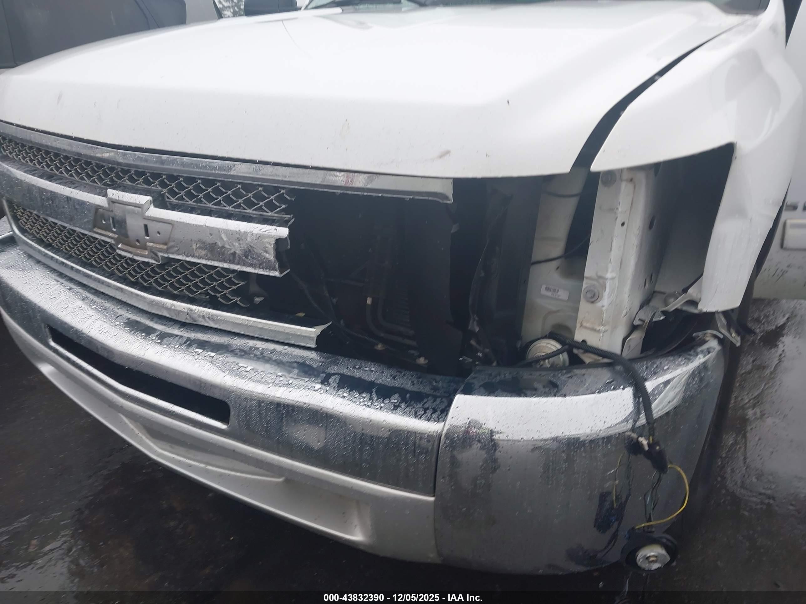 CHEVROLET SILVERADO image 6