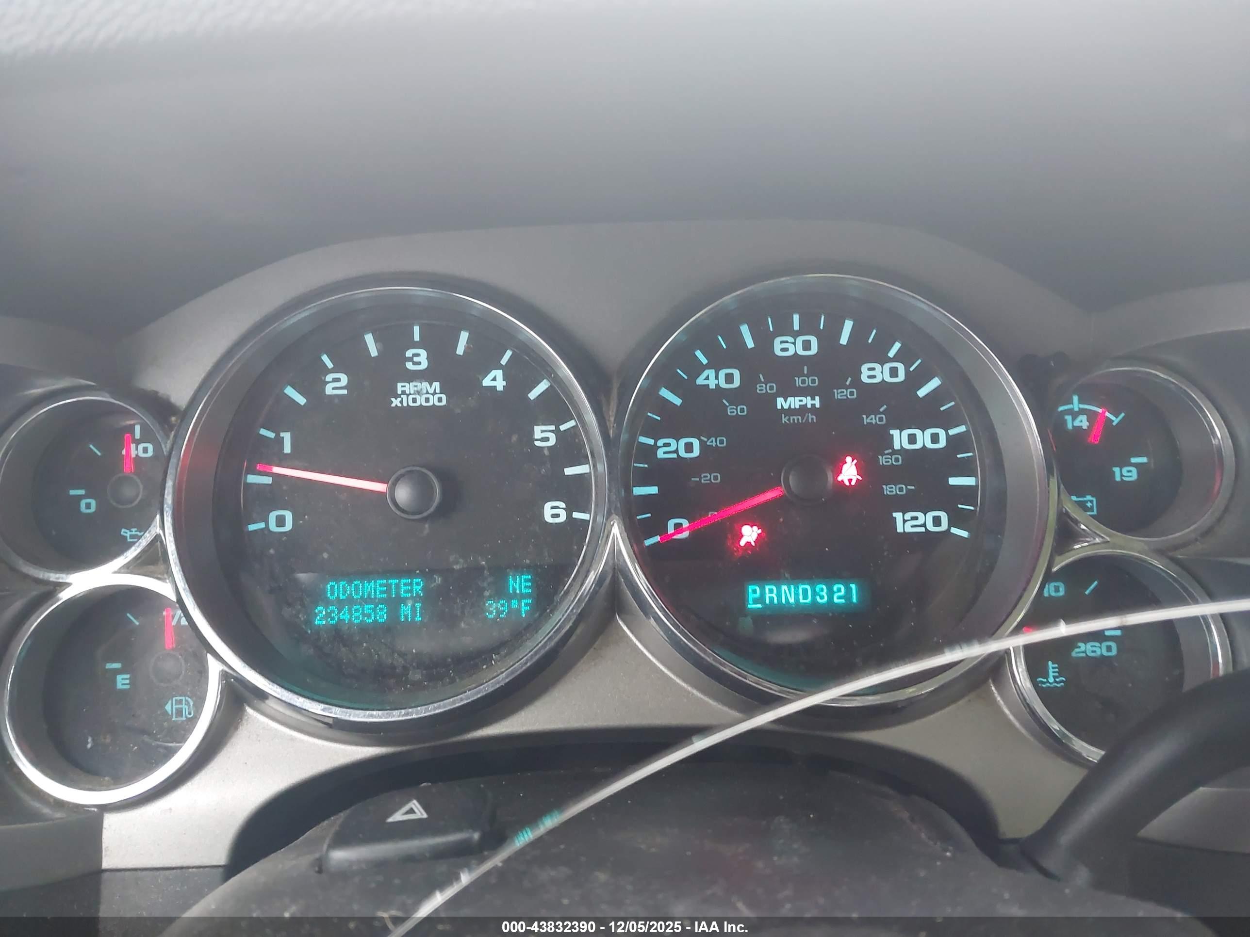 CHEVROLET SILVERADO image 7