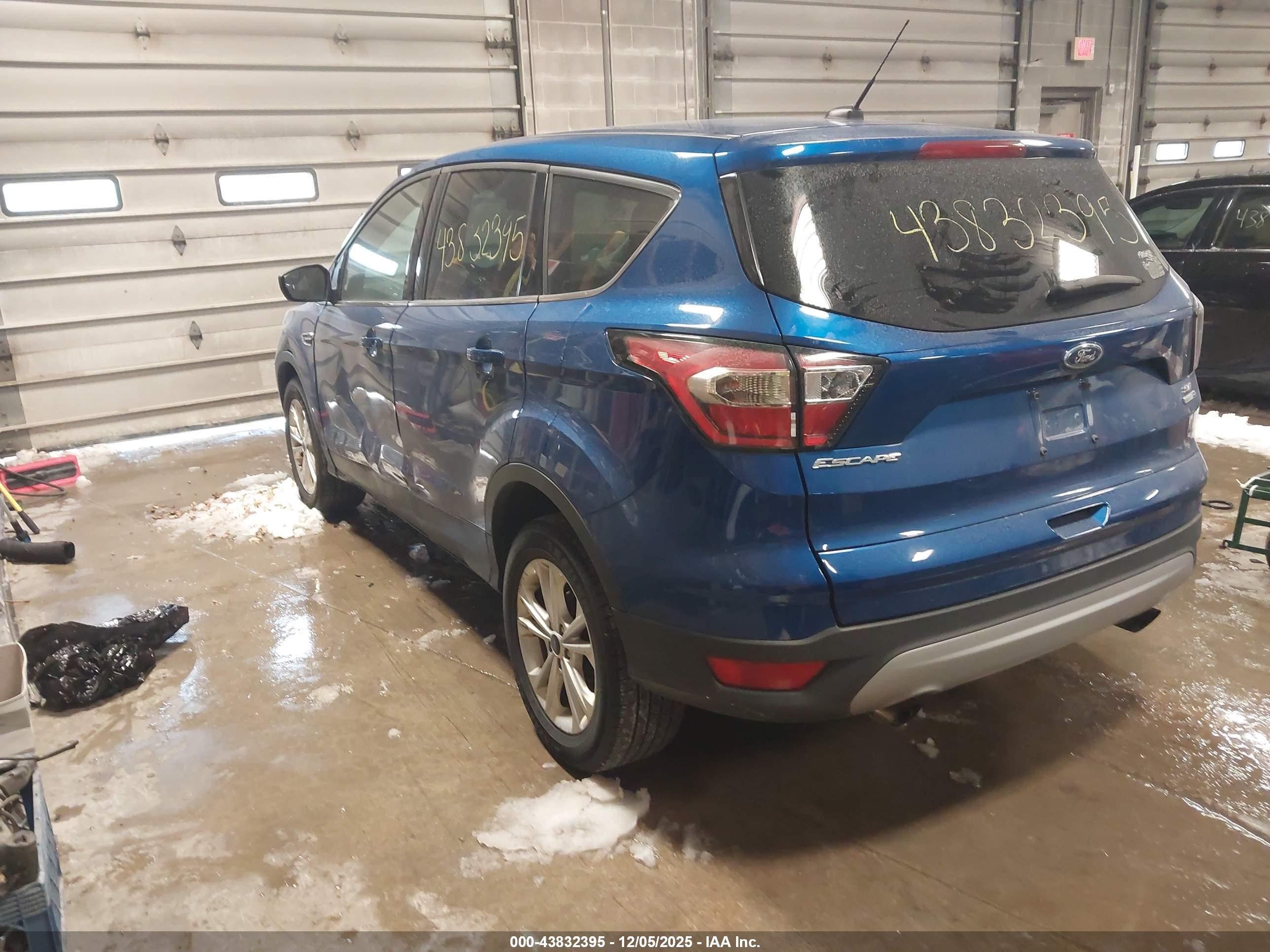FORD ESCAPE image 3