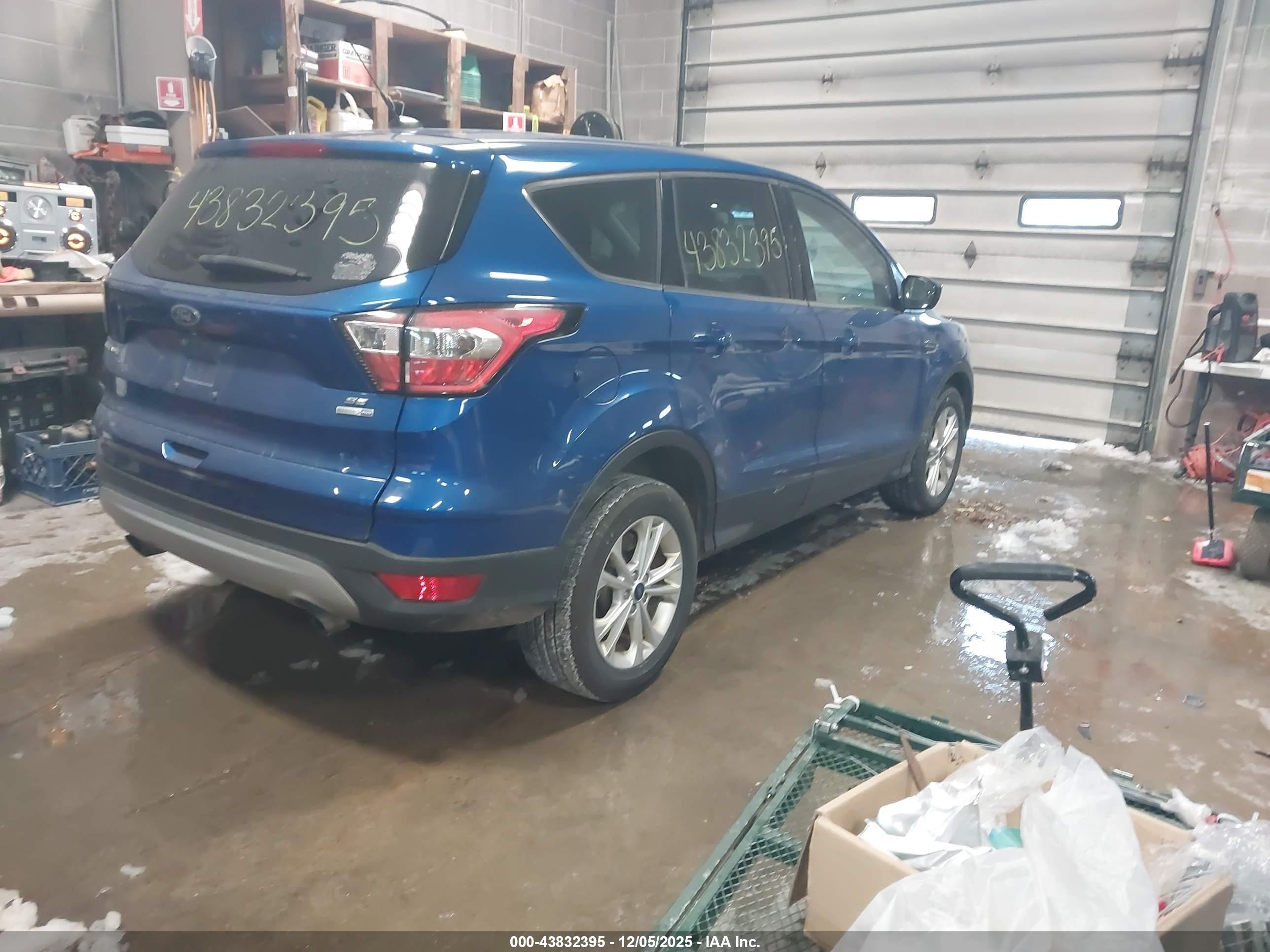 FORD ESCAPE image 4