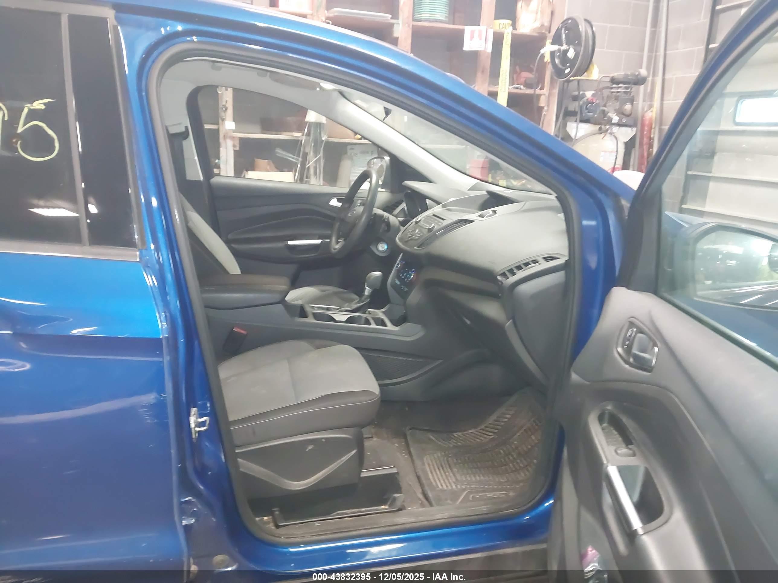 FORD ESCAPE image 5