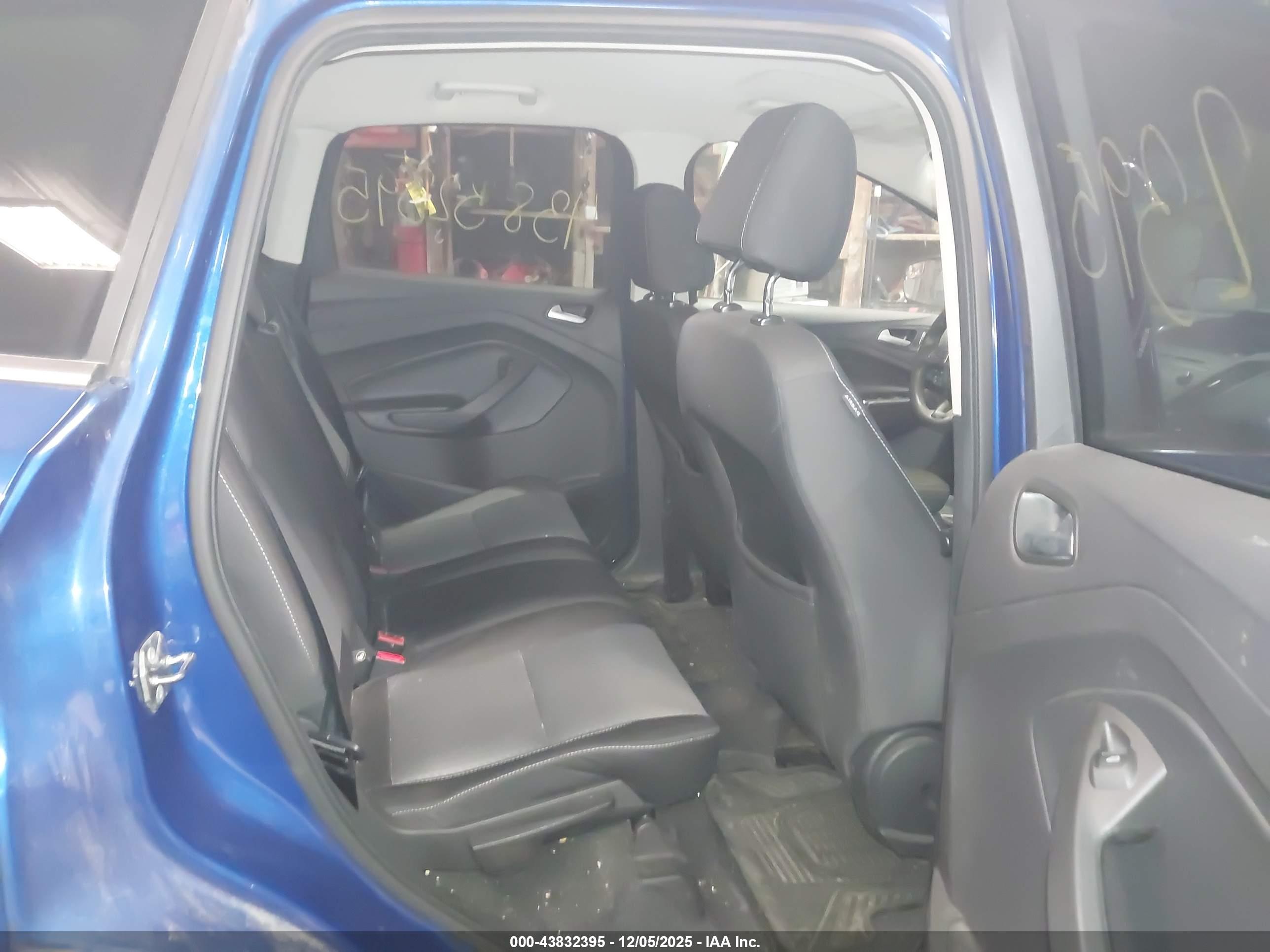 FORD ESCAPE image 8