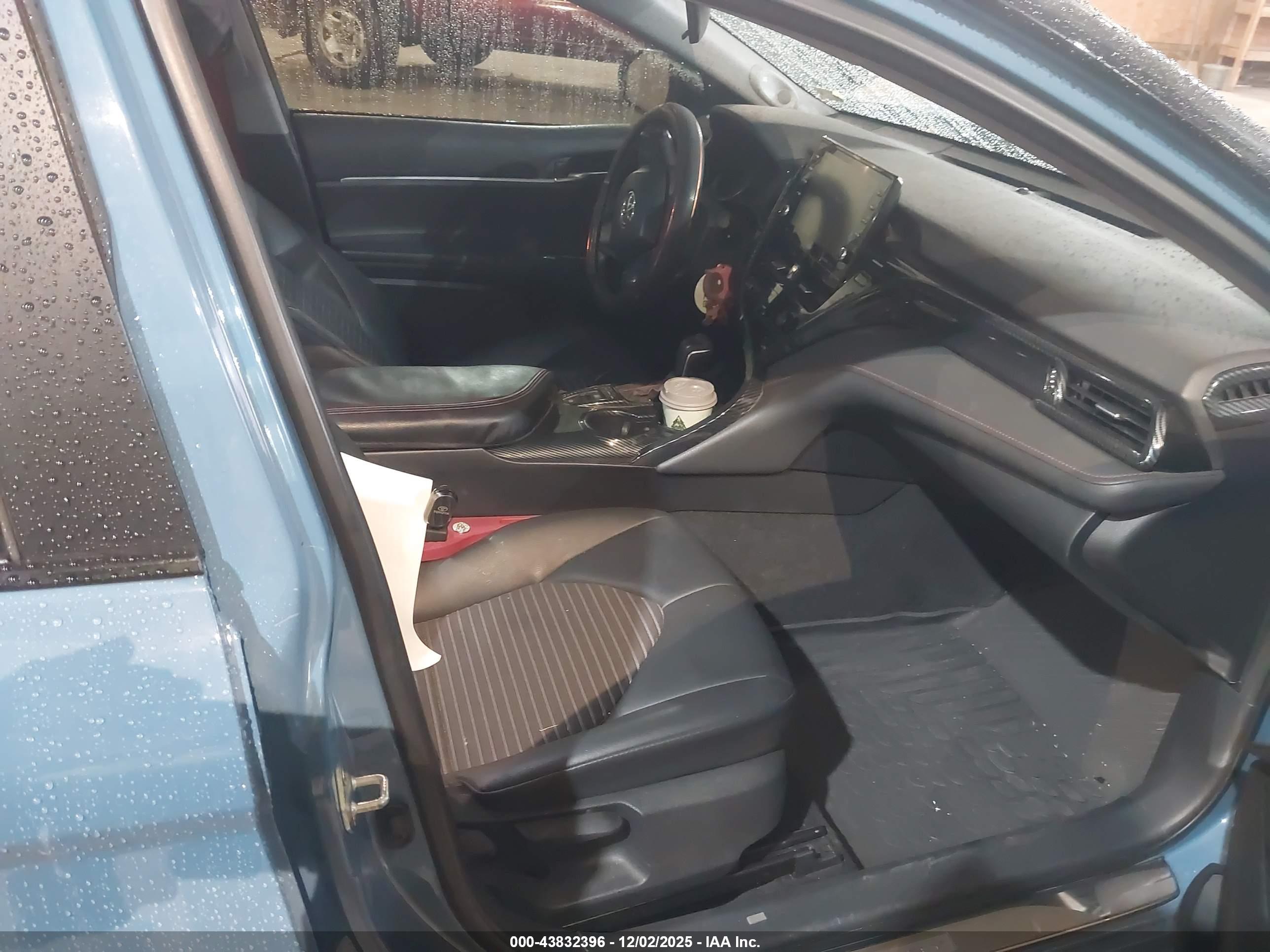 TOYOTA CAMRY image 5