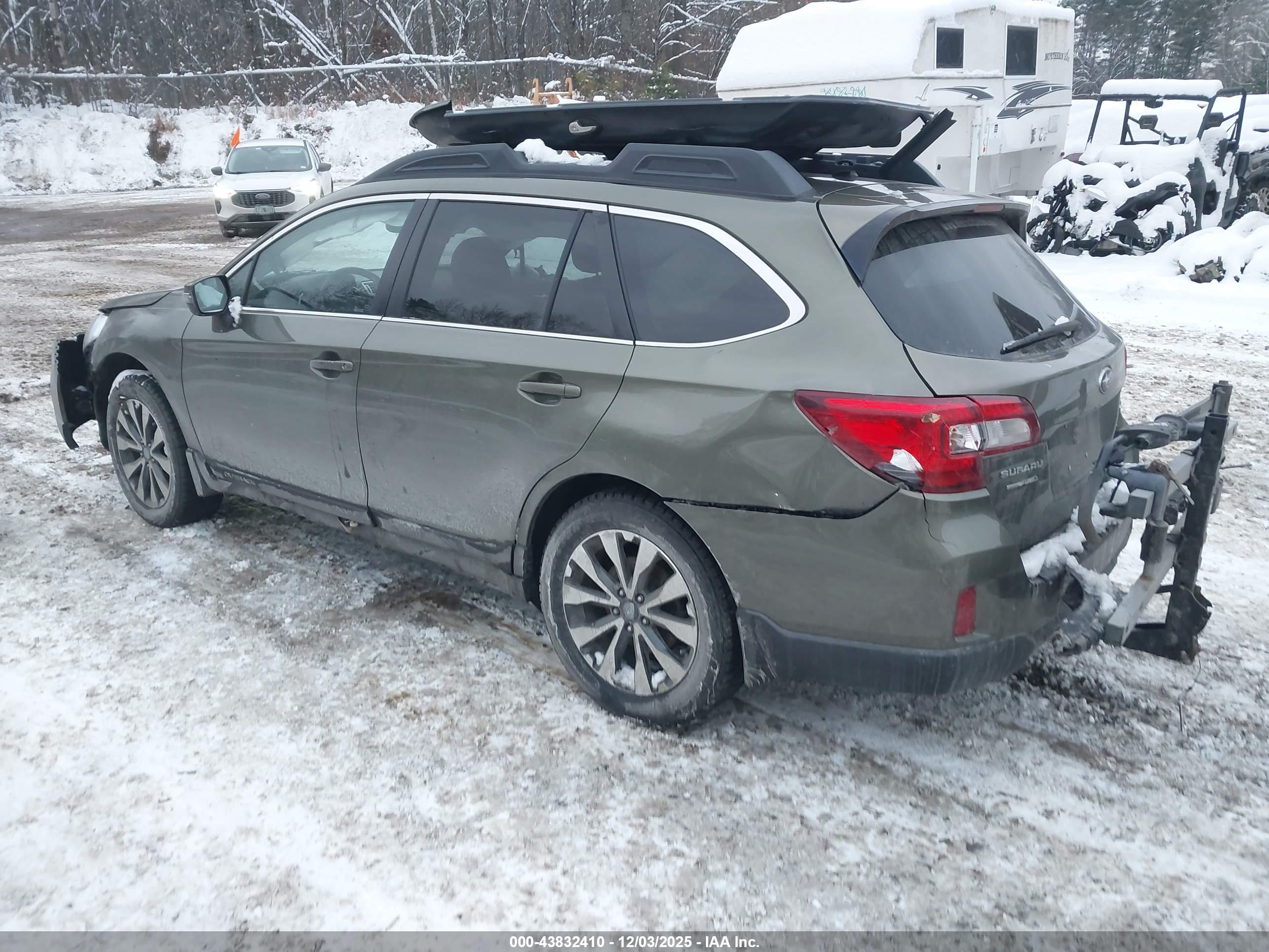 SUBARU OUTBACK image 3