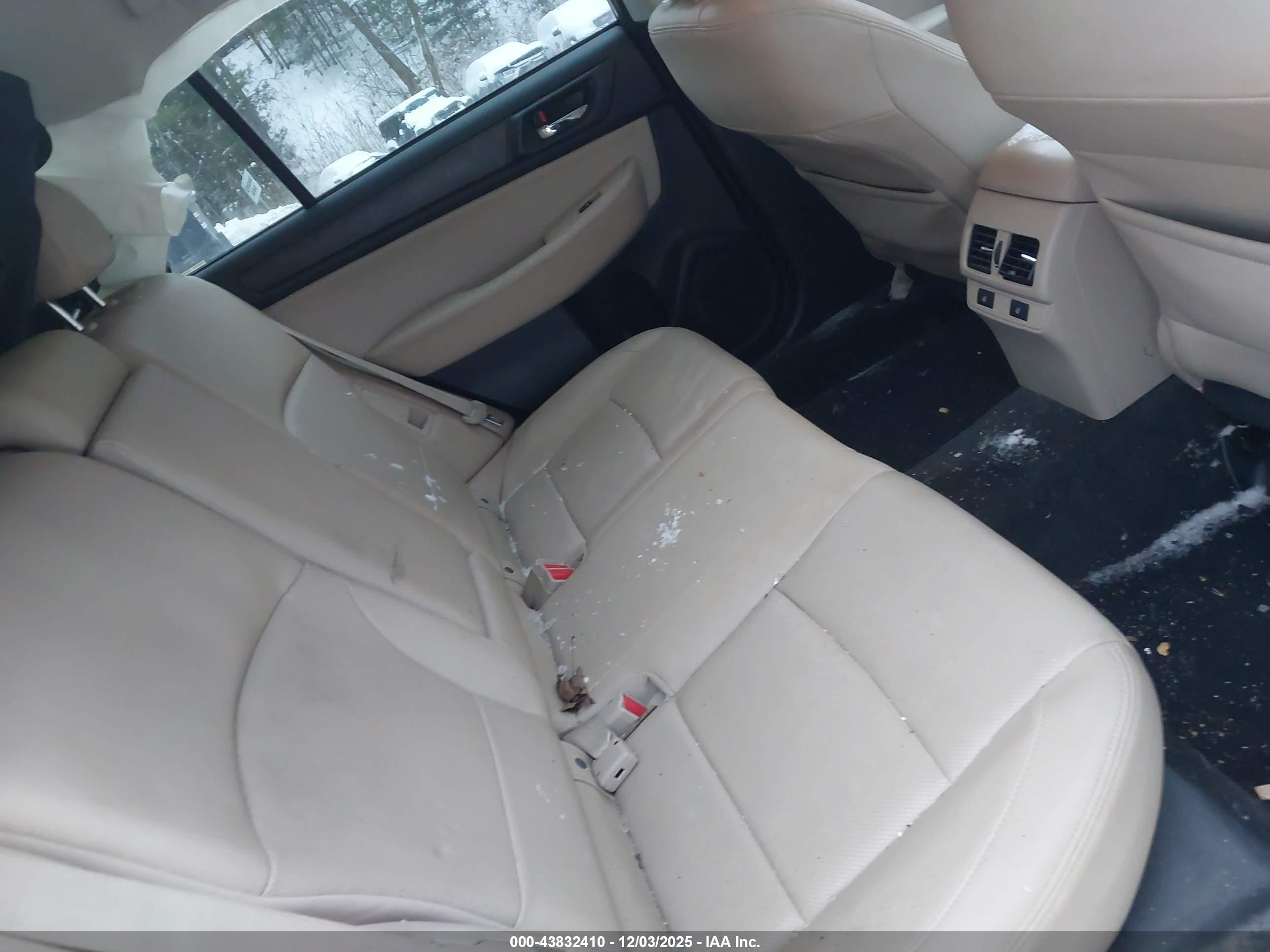 SUBARU OUTBACK image 8