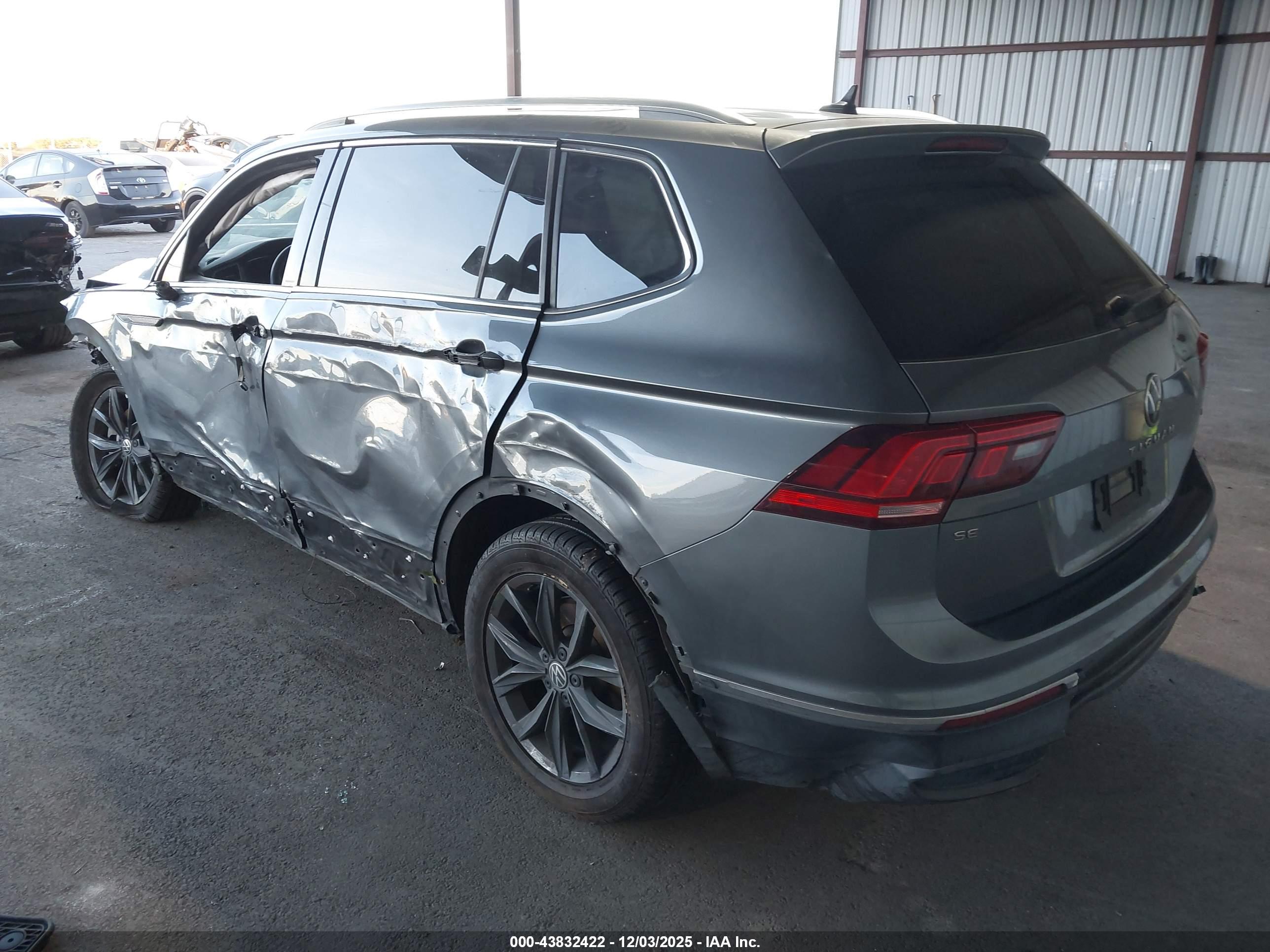 VOLKSWAGEN TIGUAN image 3