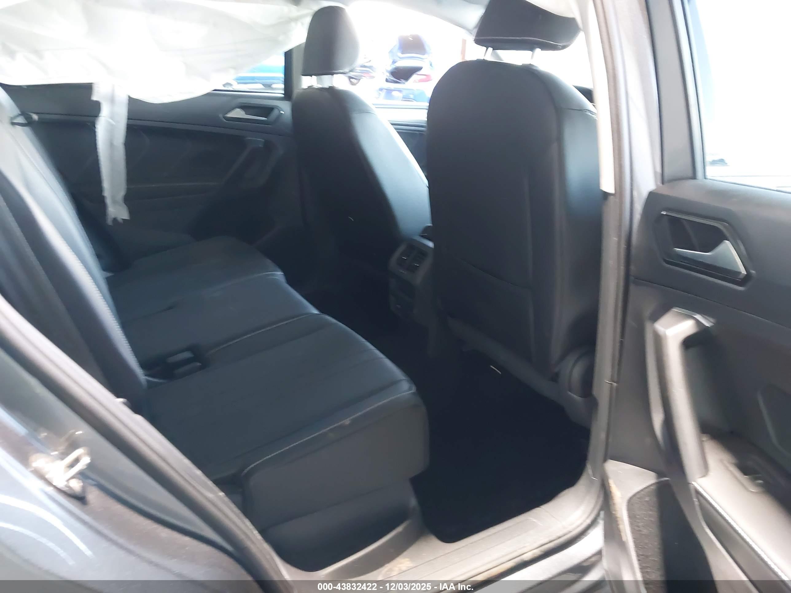 VOLKSWAGEN TIGUAN image 8