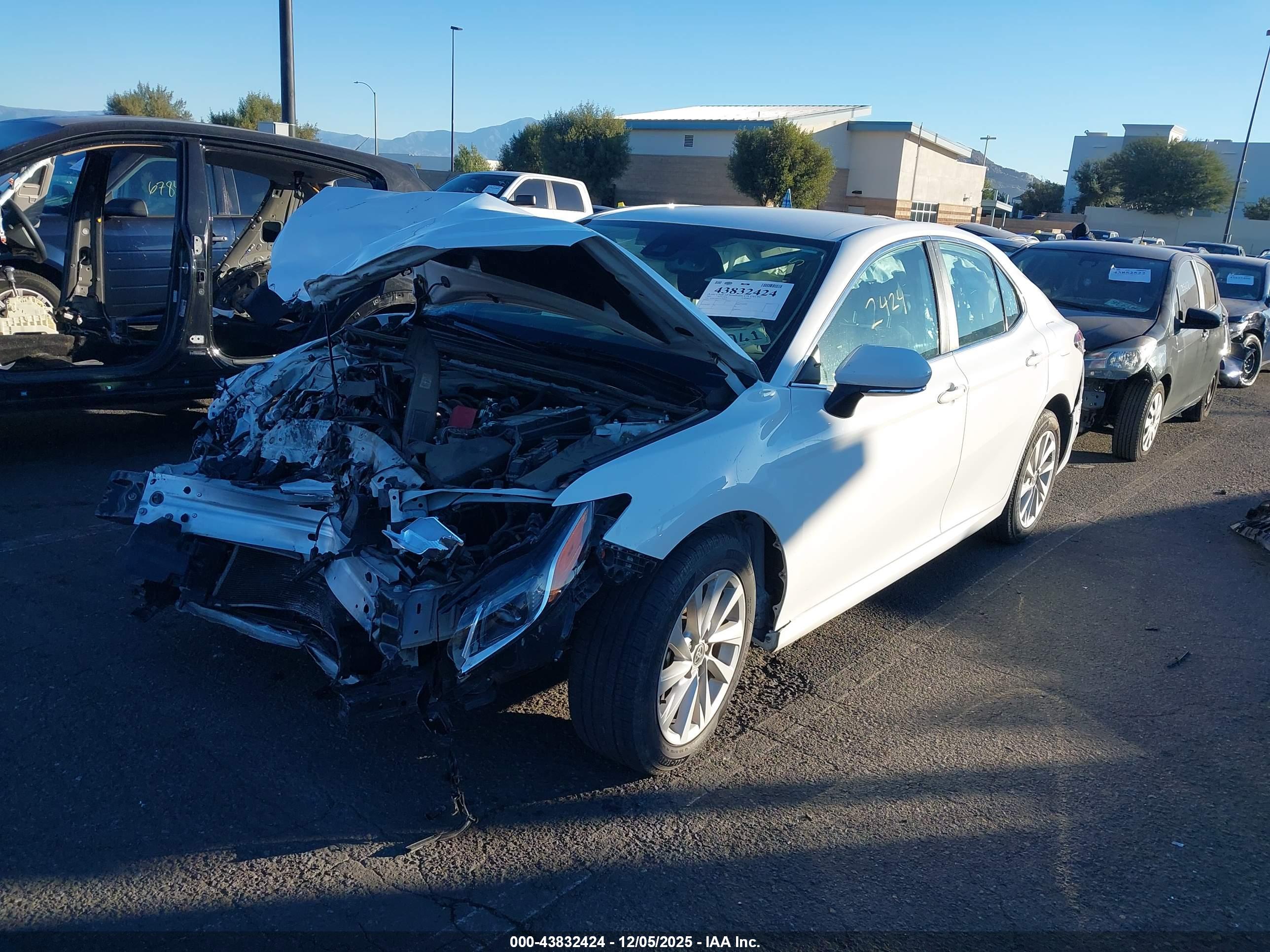 TOYOTA CAMRY image 2