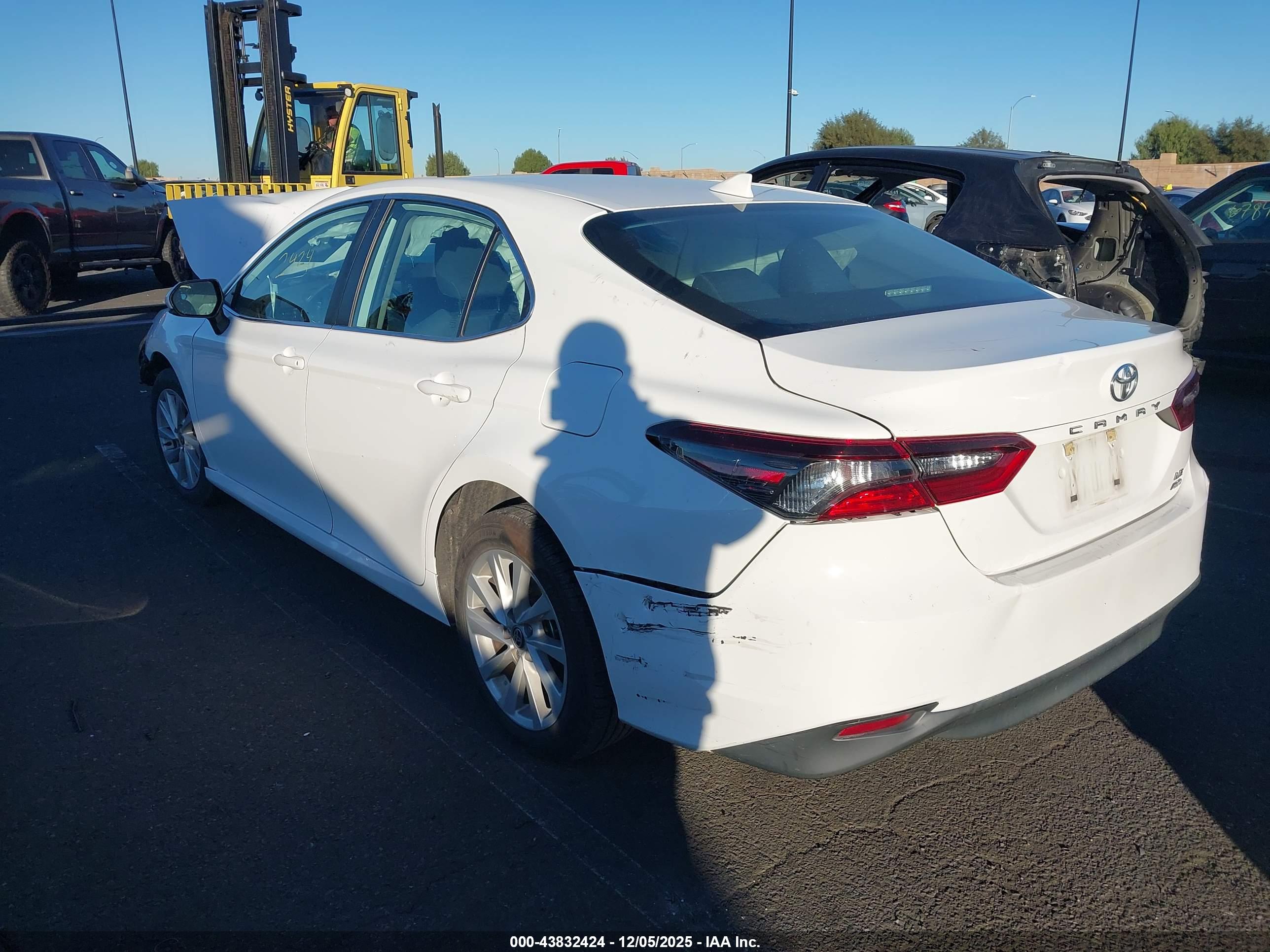 TOYOTA CAMRY image 3