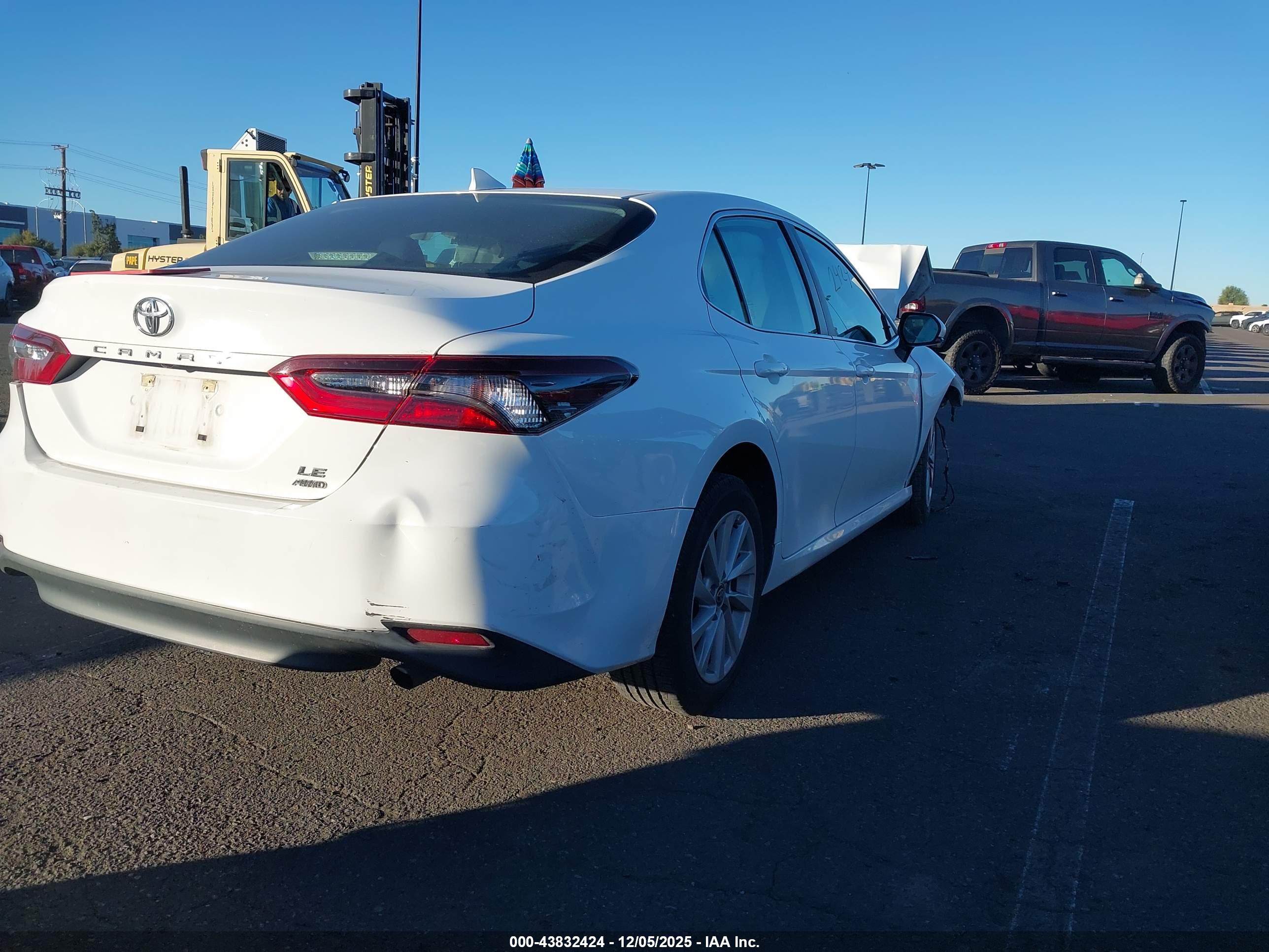 TOYOTA CAMRY image 4