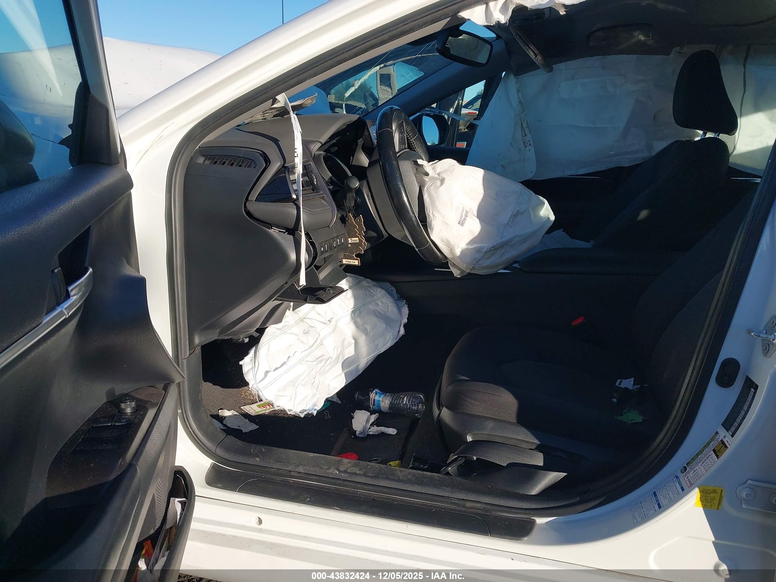 TOYOTA CAMRY image 5