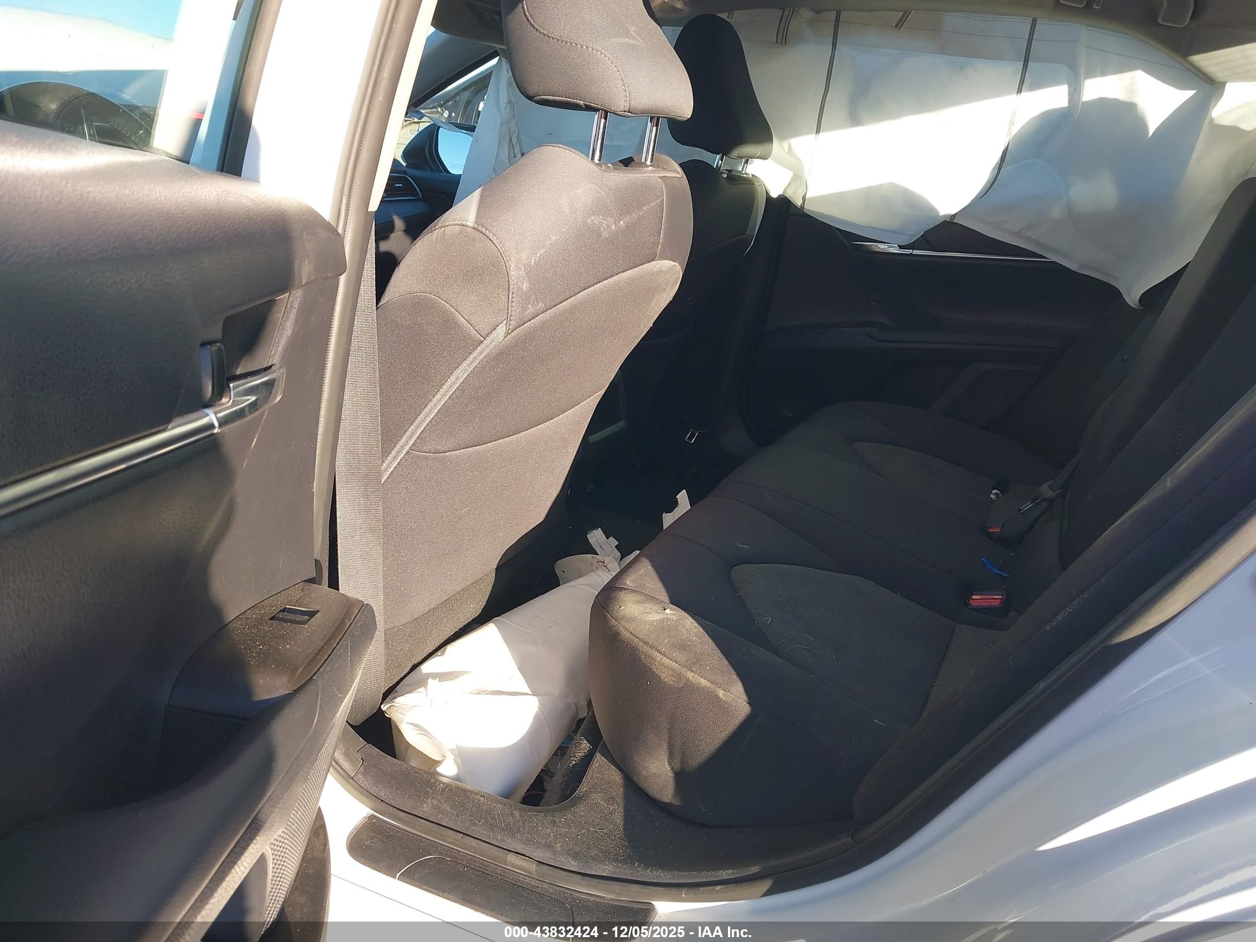 TOYOTA CAMRY image 8