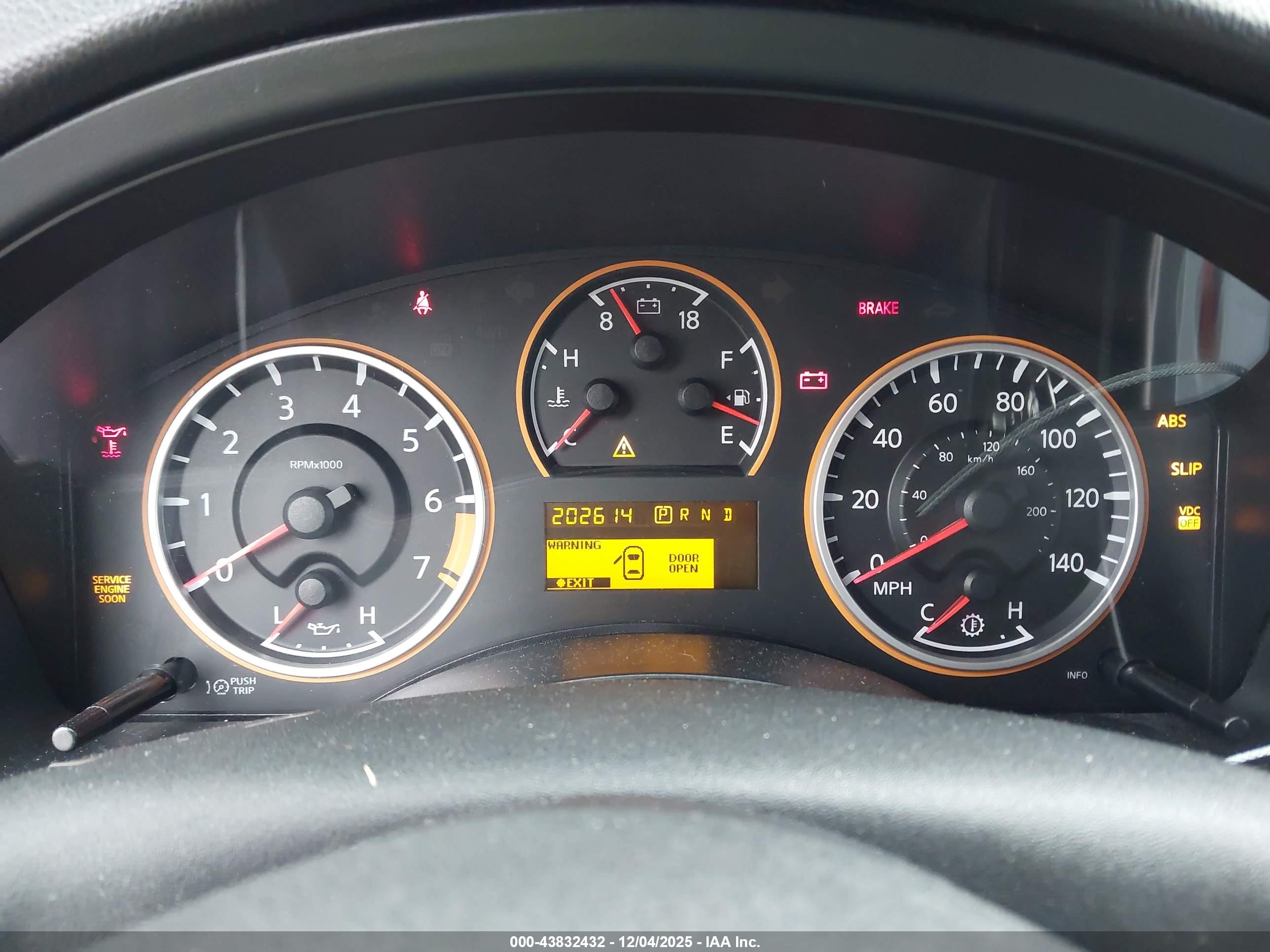 NISSAN ARMADA image 7