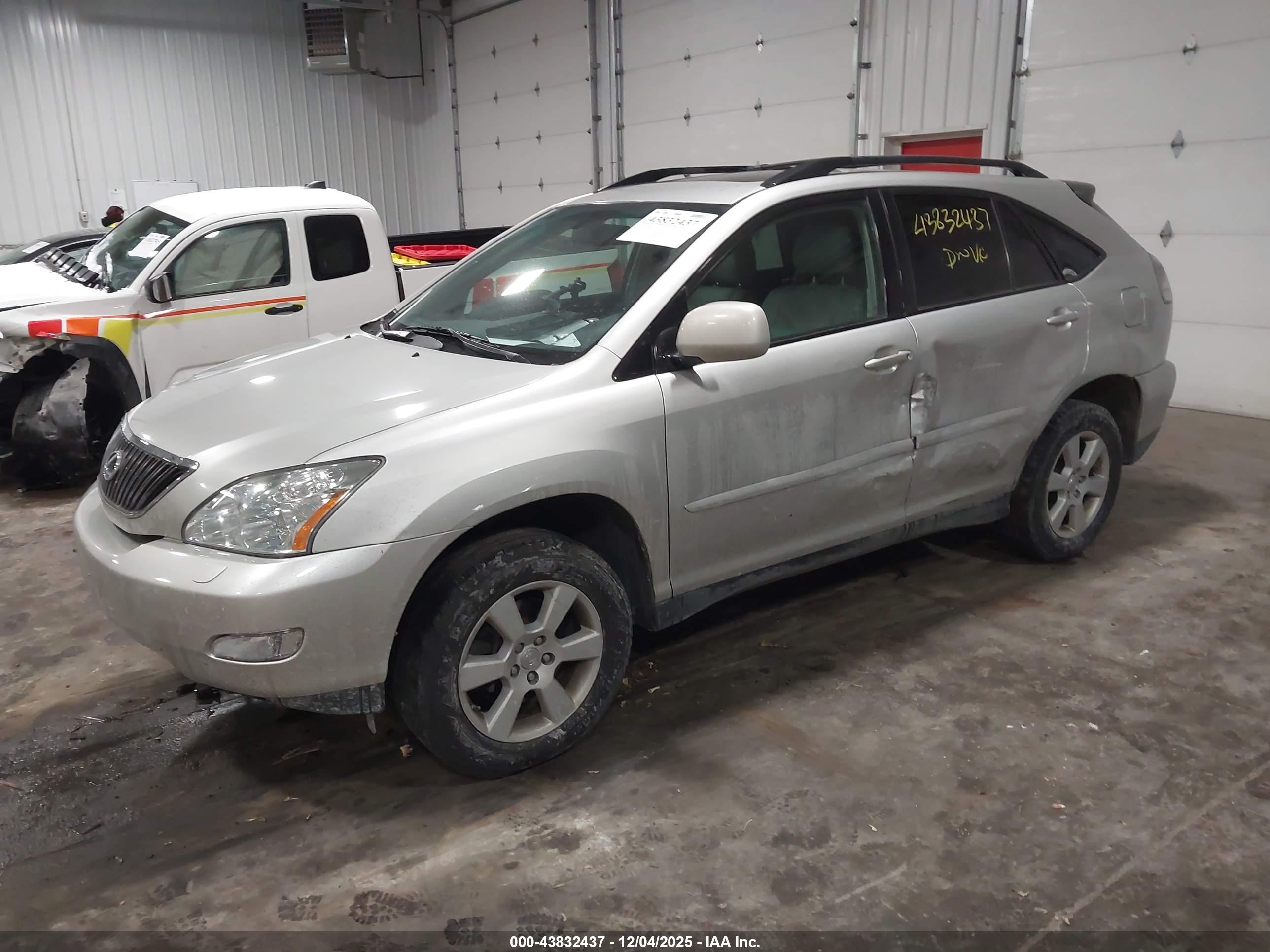 LEXUS RX image 2