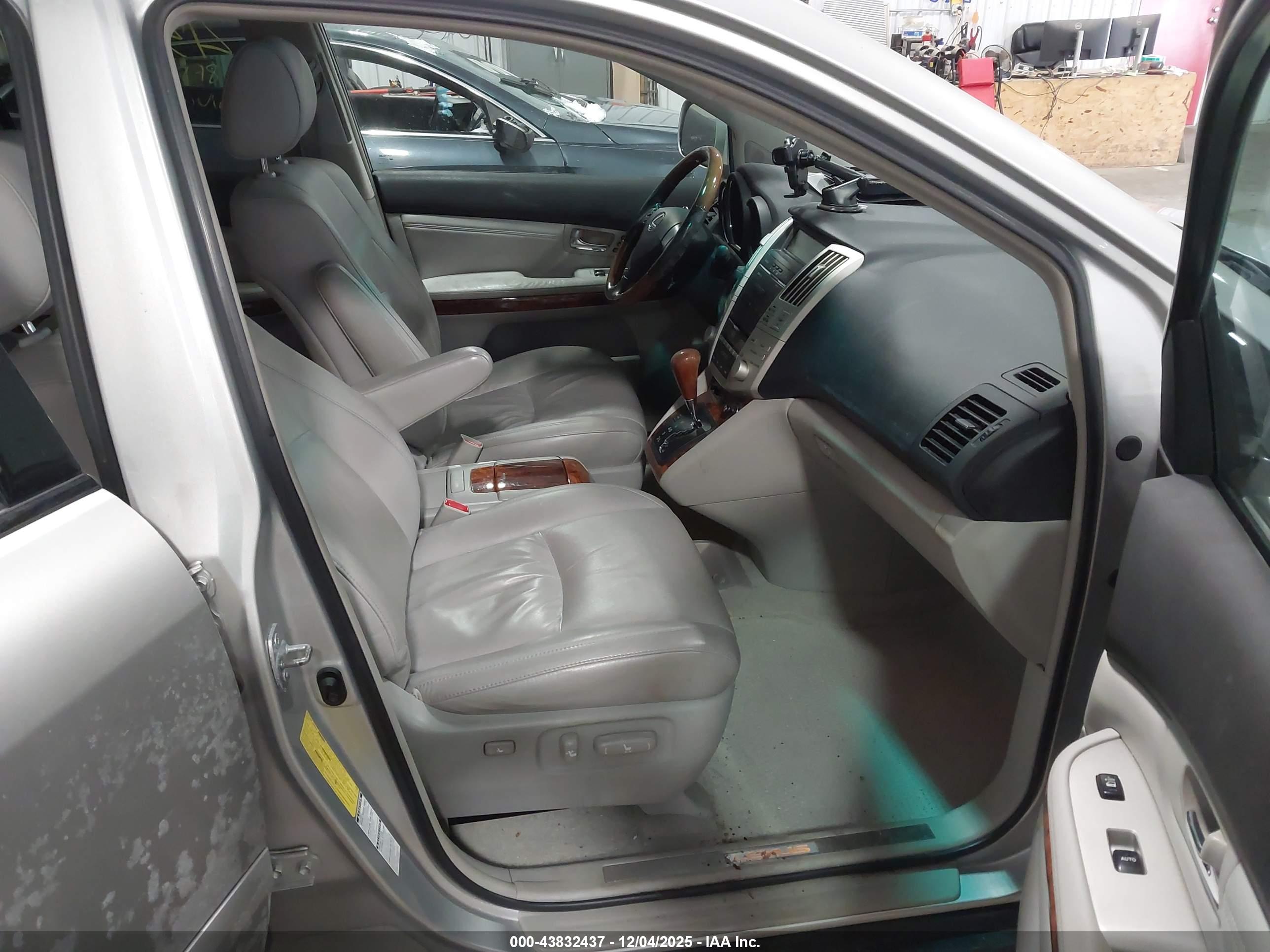 LEXUS RX image 5