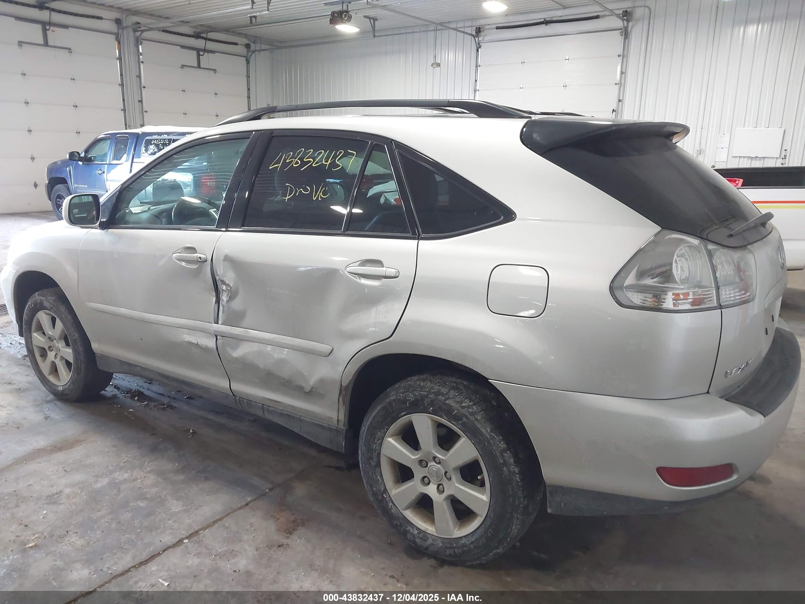 LEXUS RX image 6