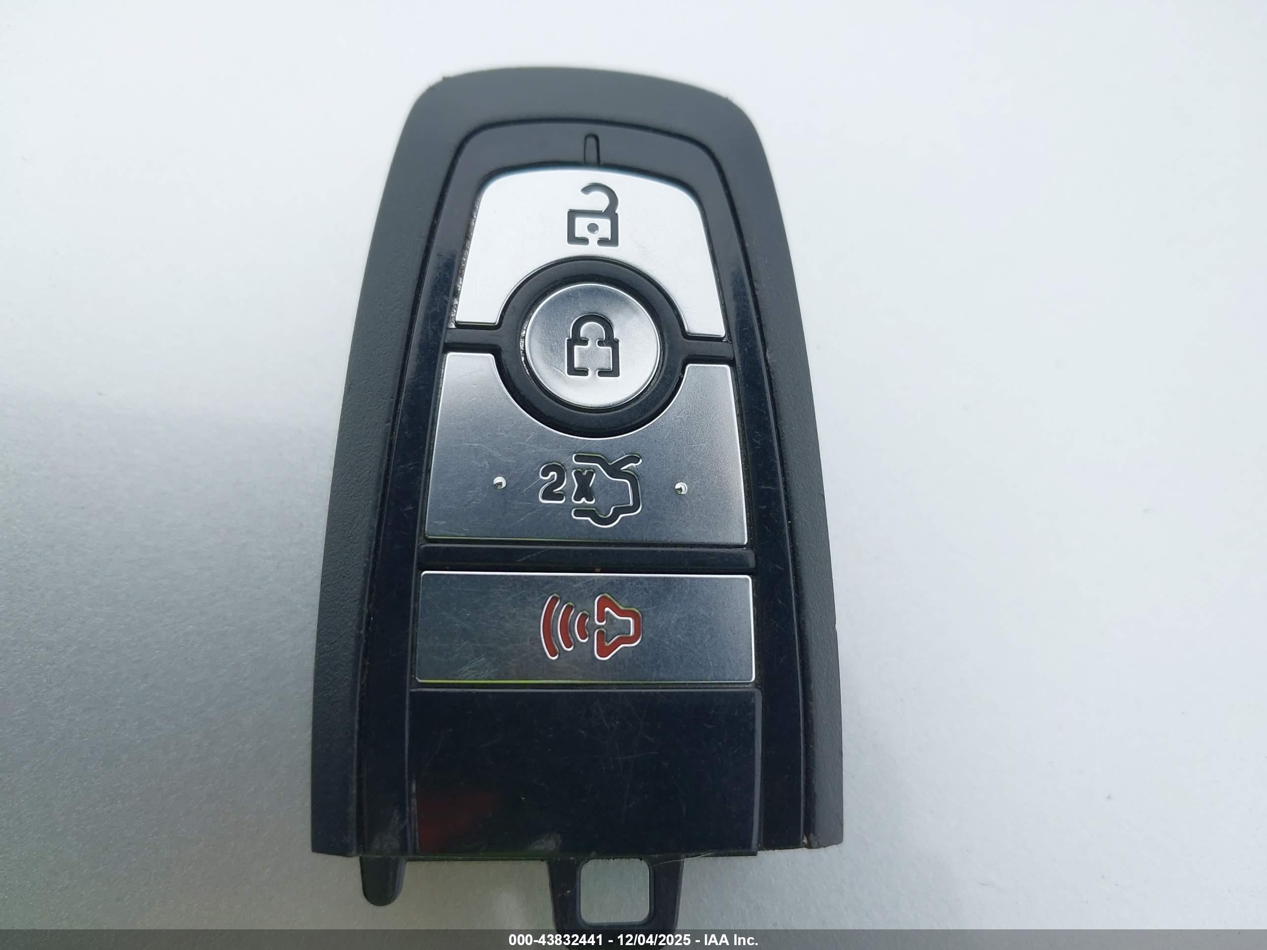 FORD FUSION image 11