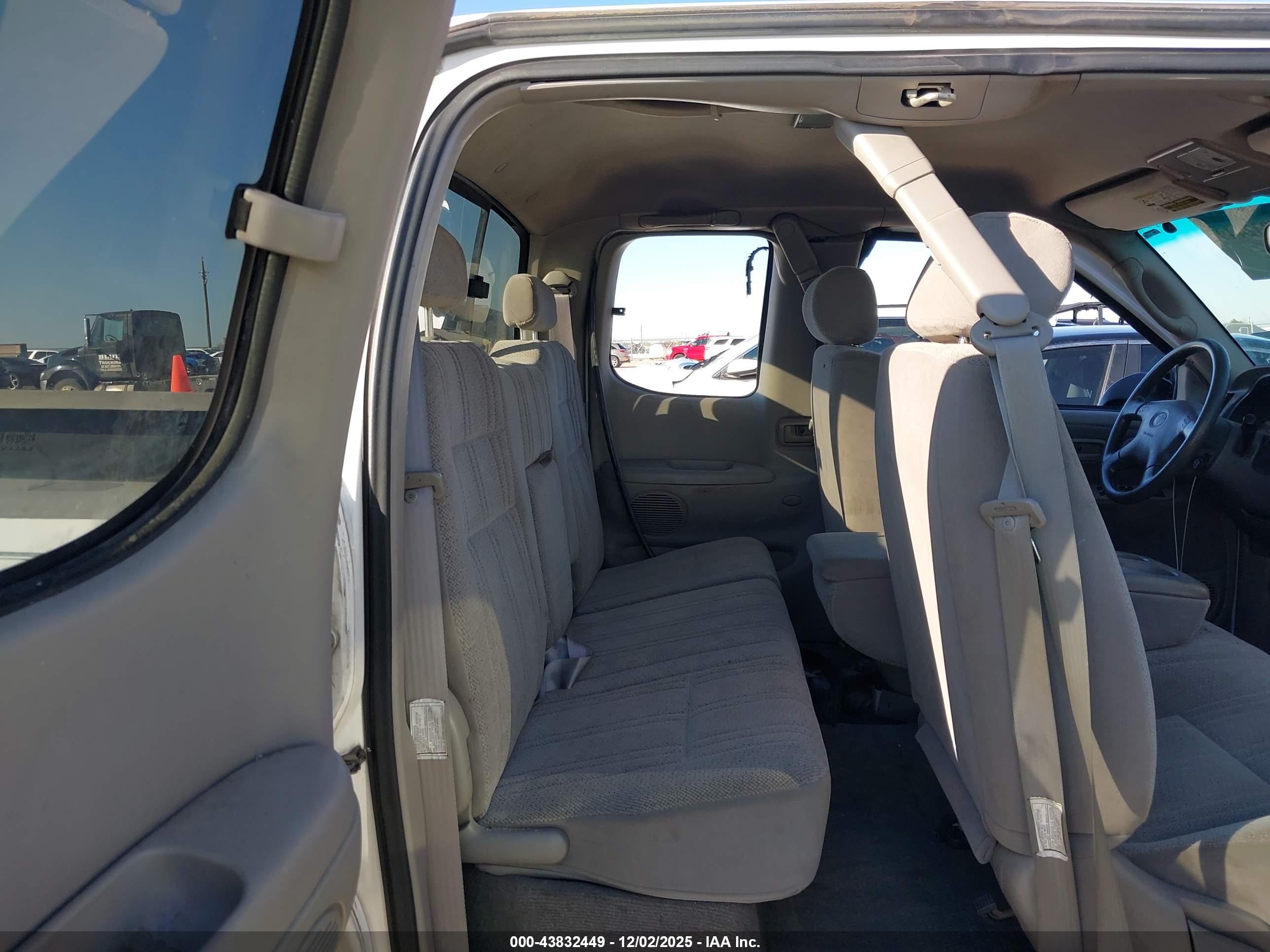 TOYOTA TUNDRA image 8