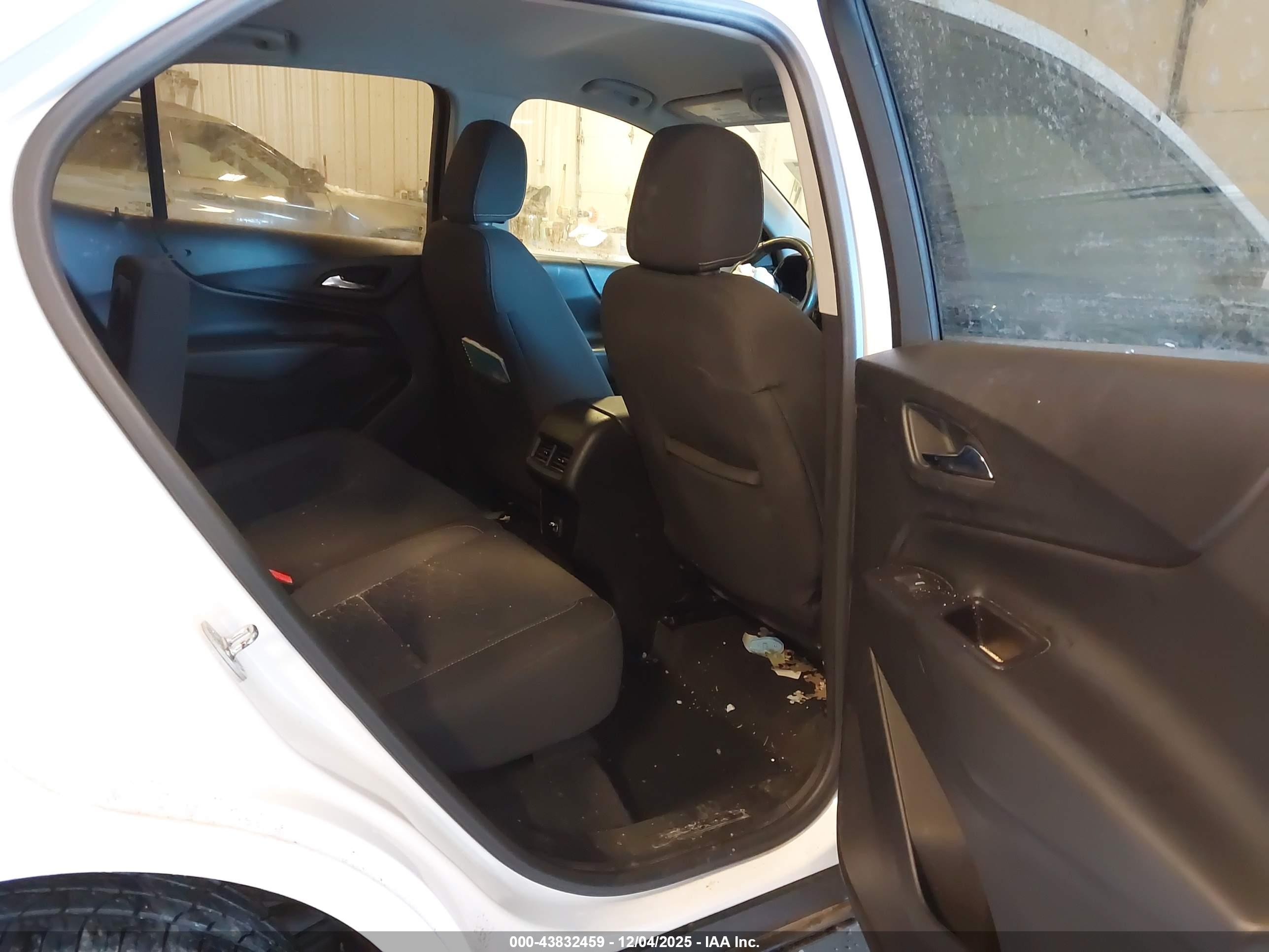 CHEVROLET EQUINOX image 8