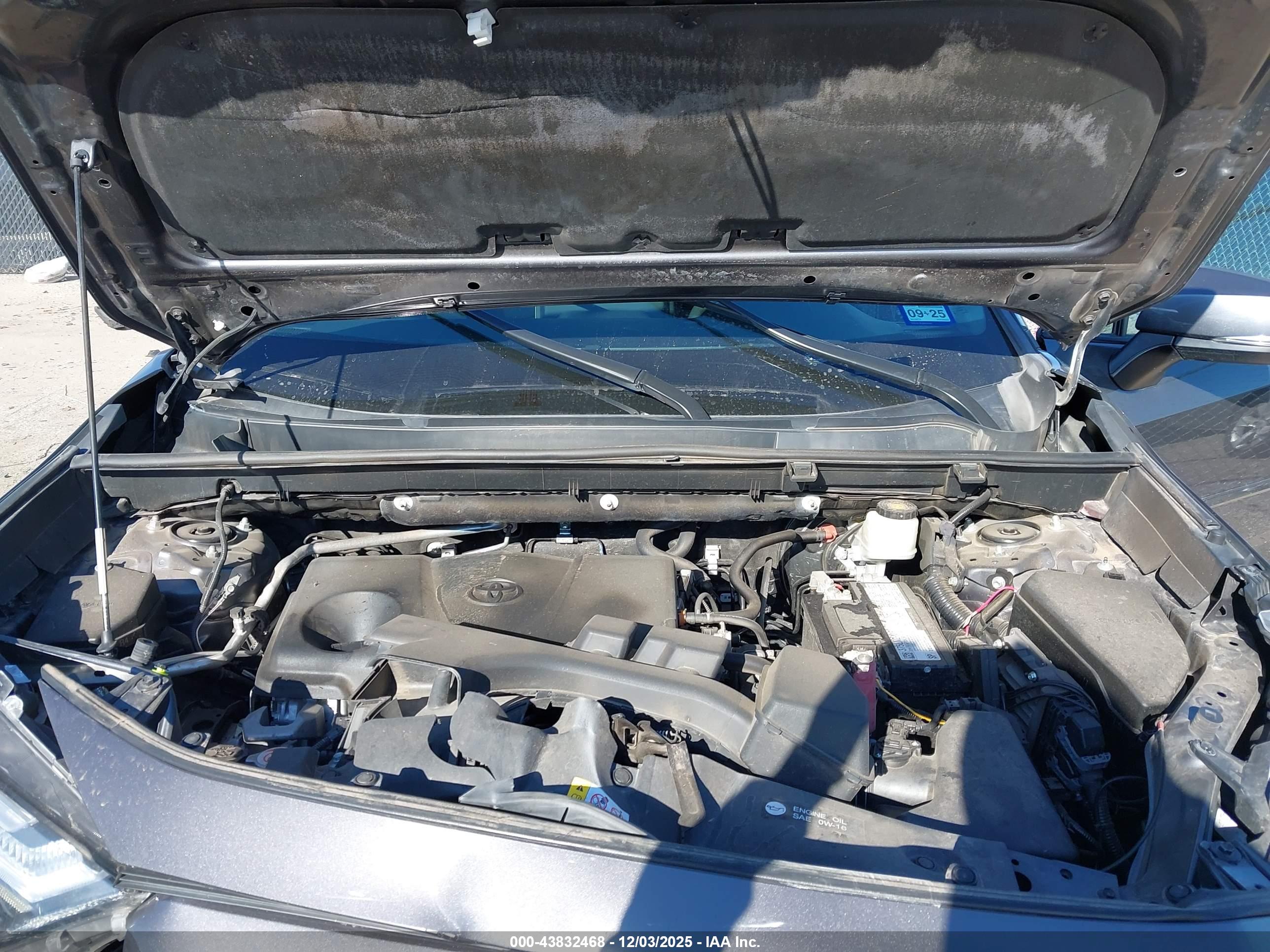 TOYOTA RAV4 image 10