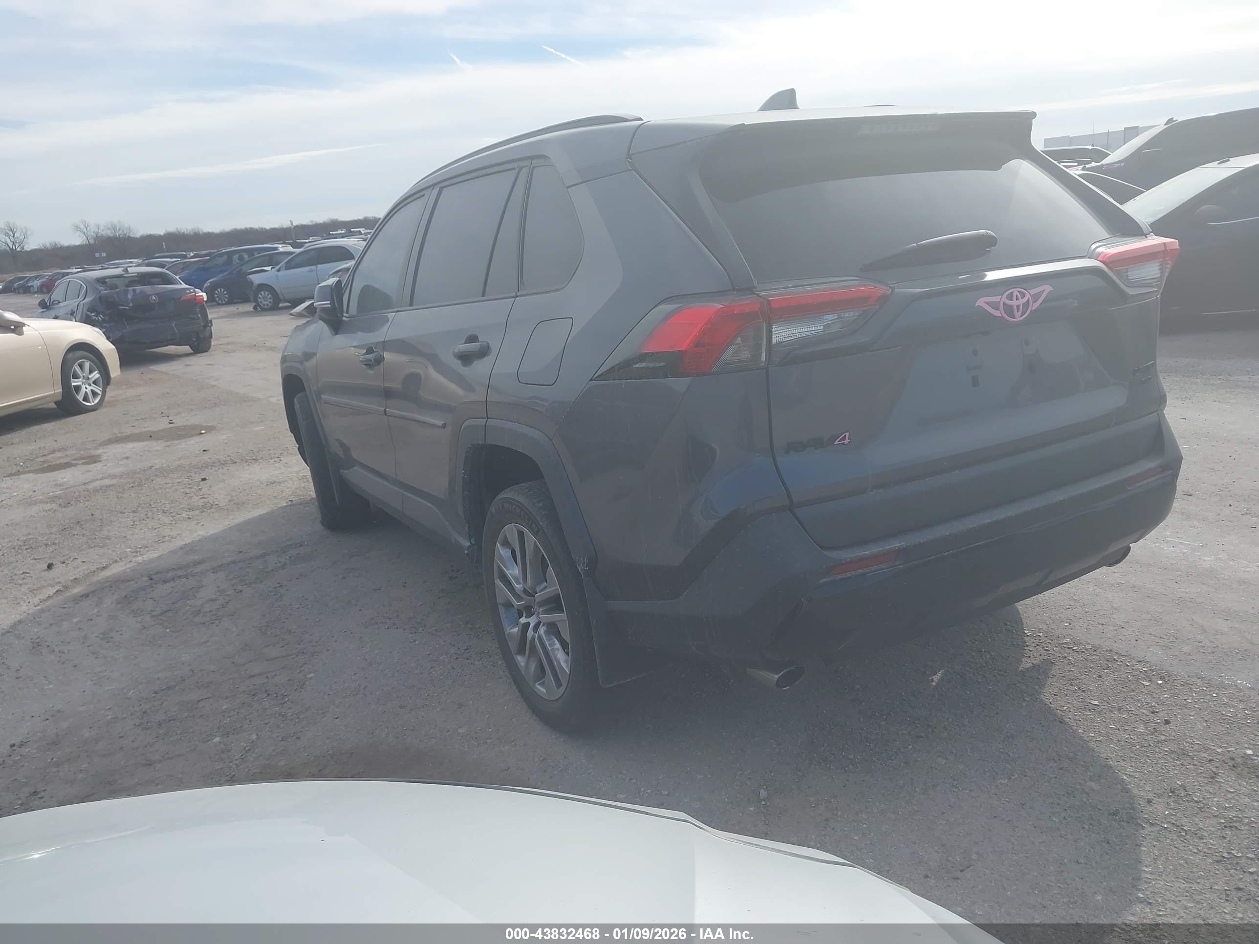 TOYOTA RAV4 image 3