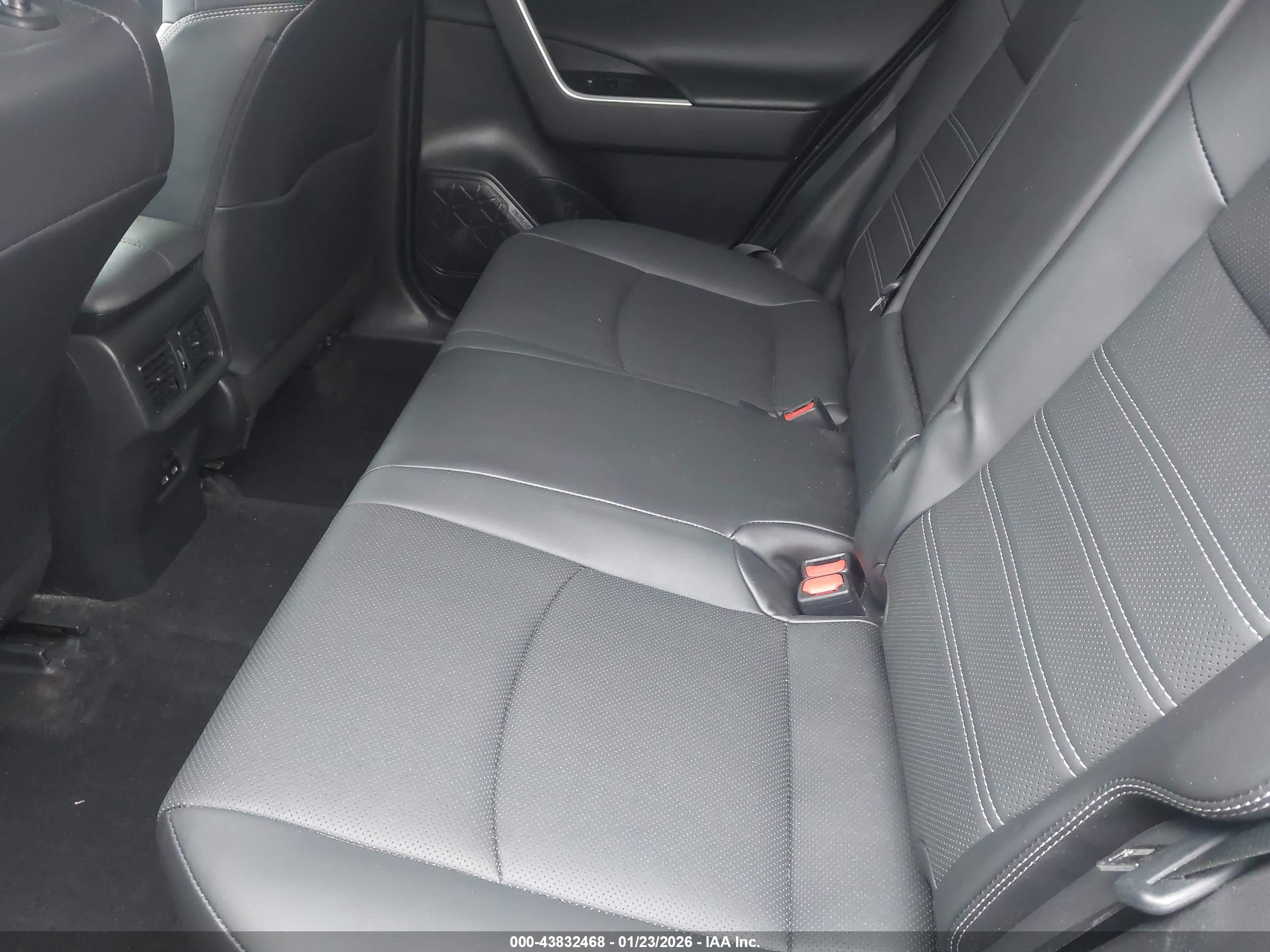 TOYOTA RAV4 image 8
