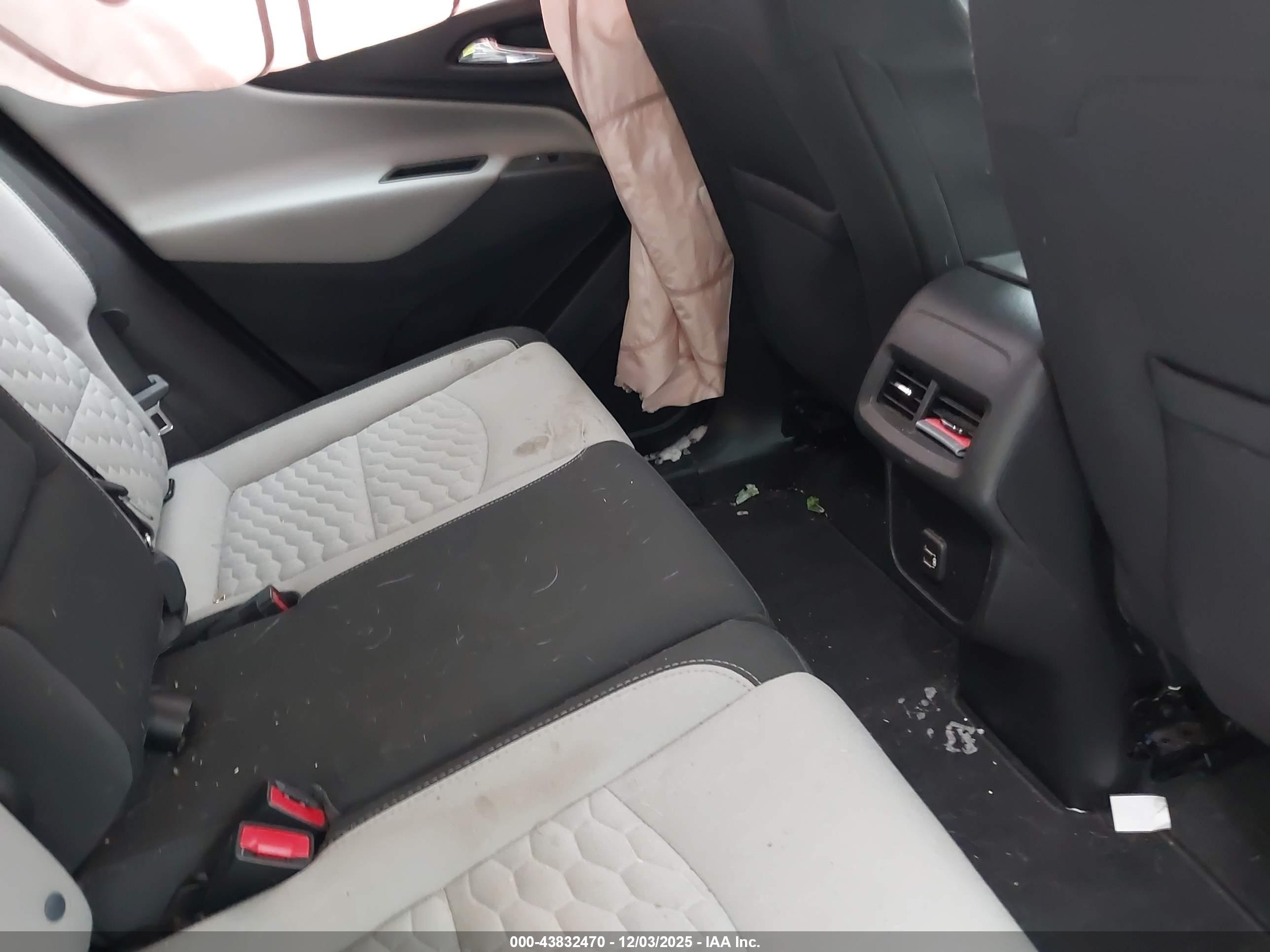 CHEVROLET EQUINOX image 8