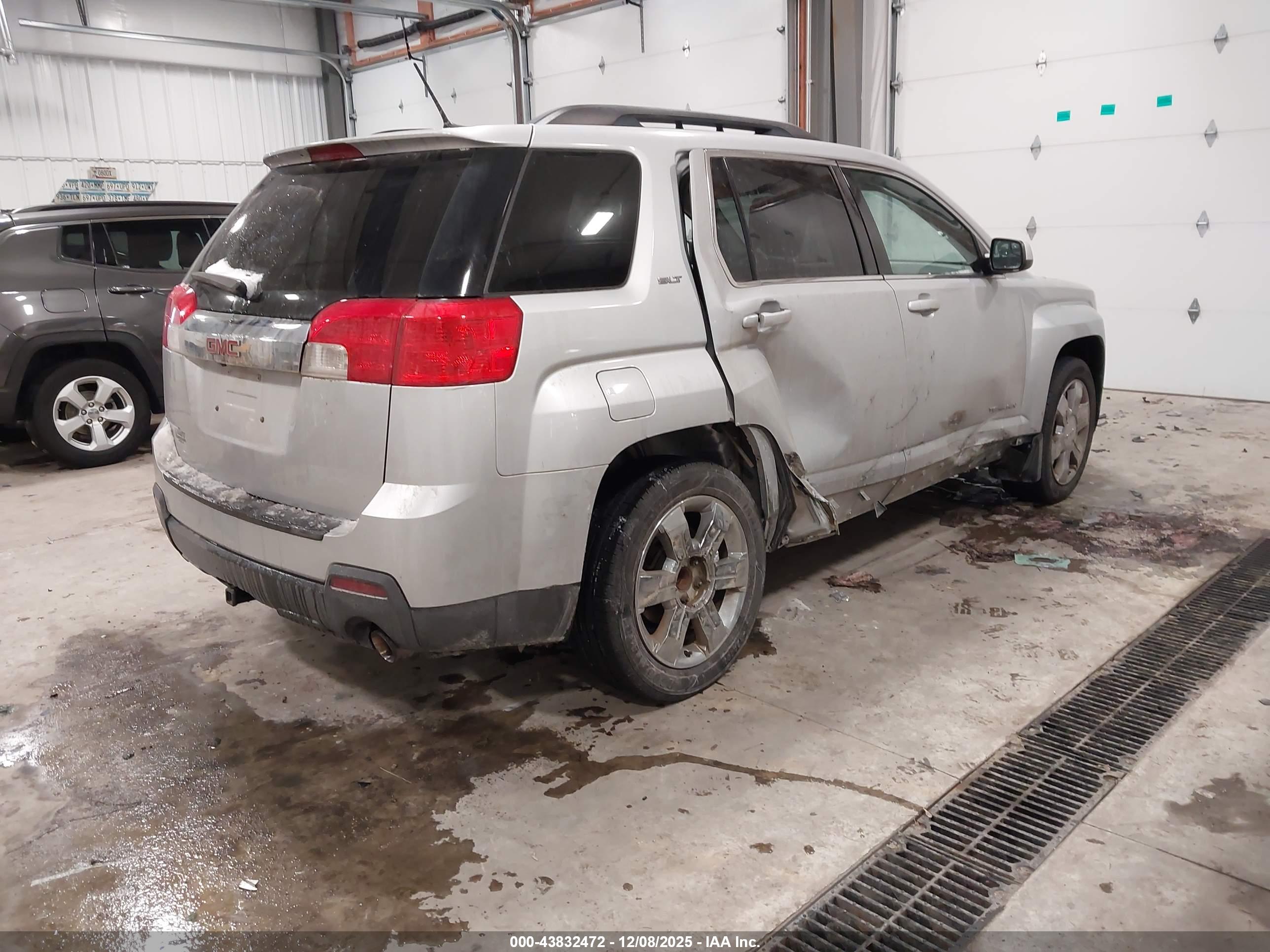 GMC TERRAIN image 4