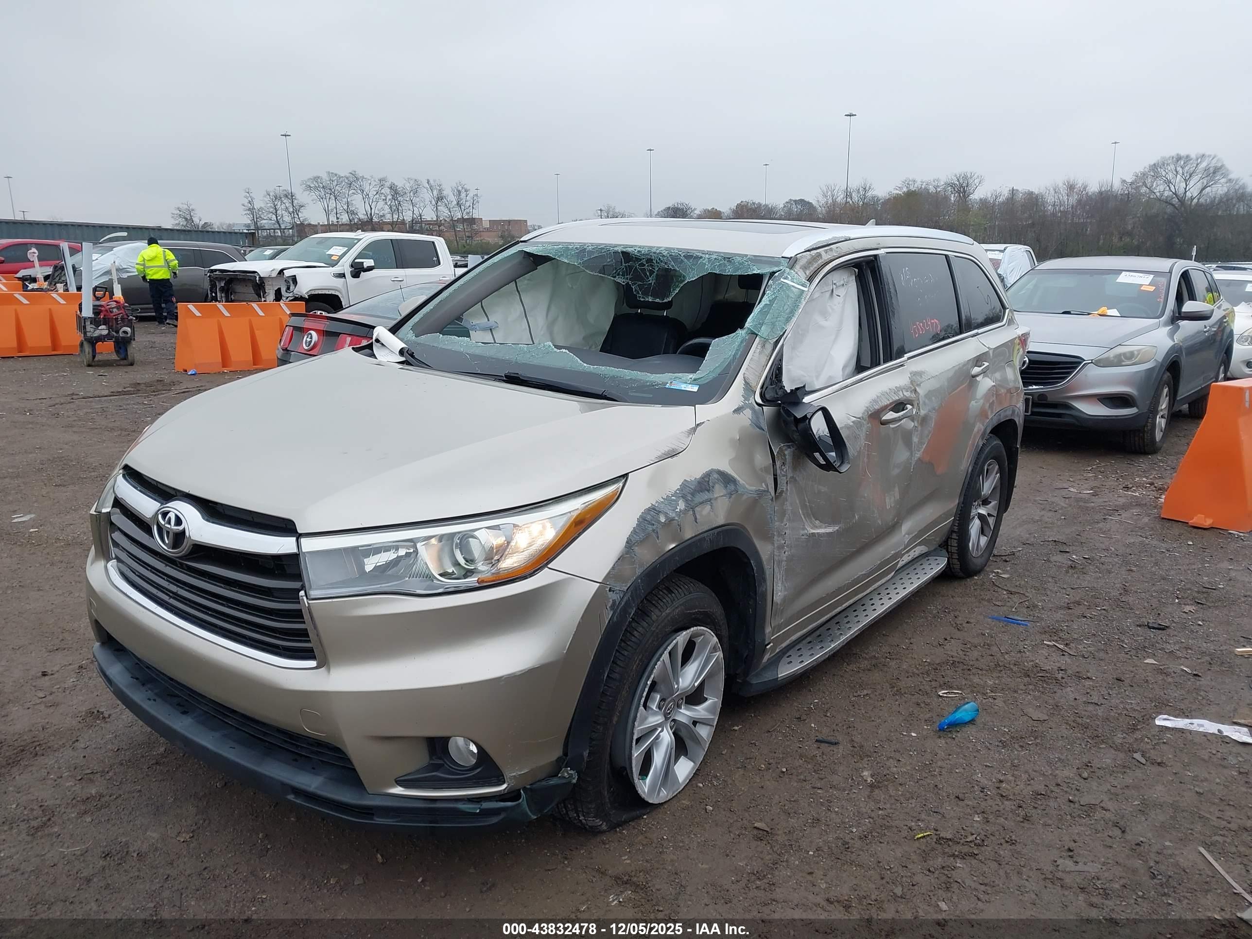 TOYOTA HIGHLANDER image 6