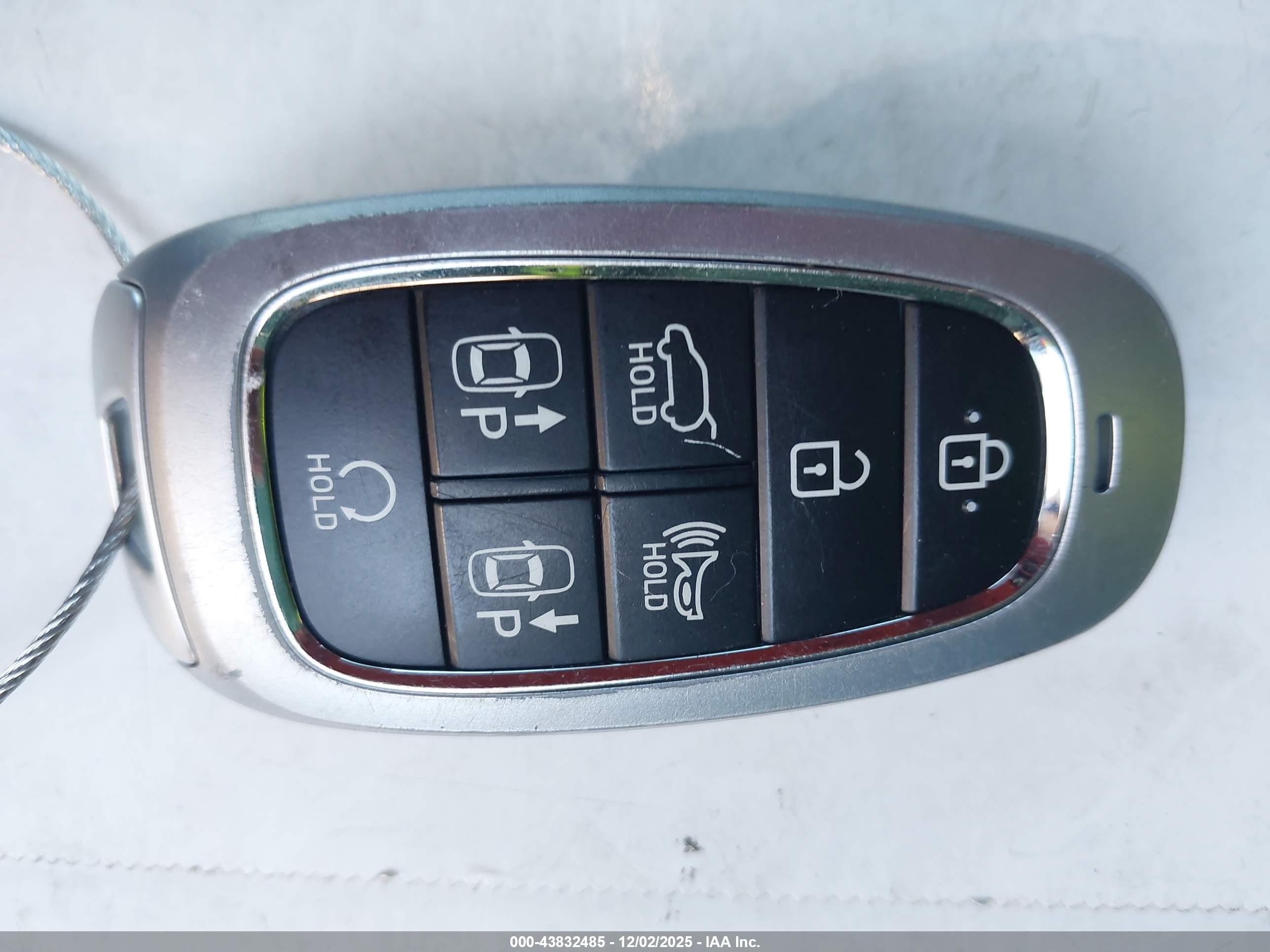 HYUNDAI SANTA image 11